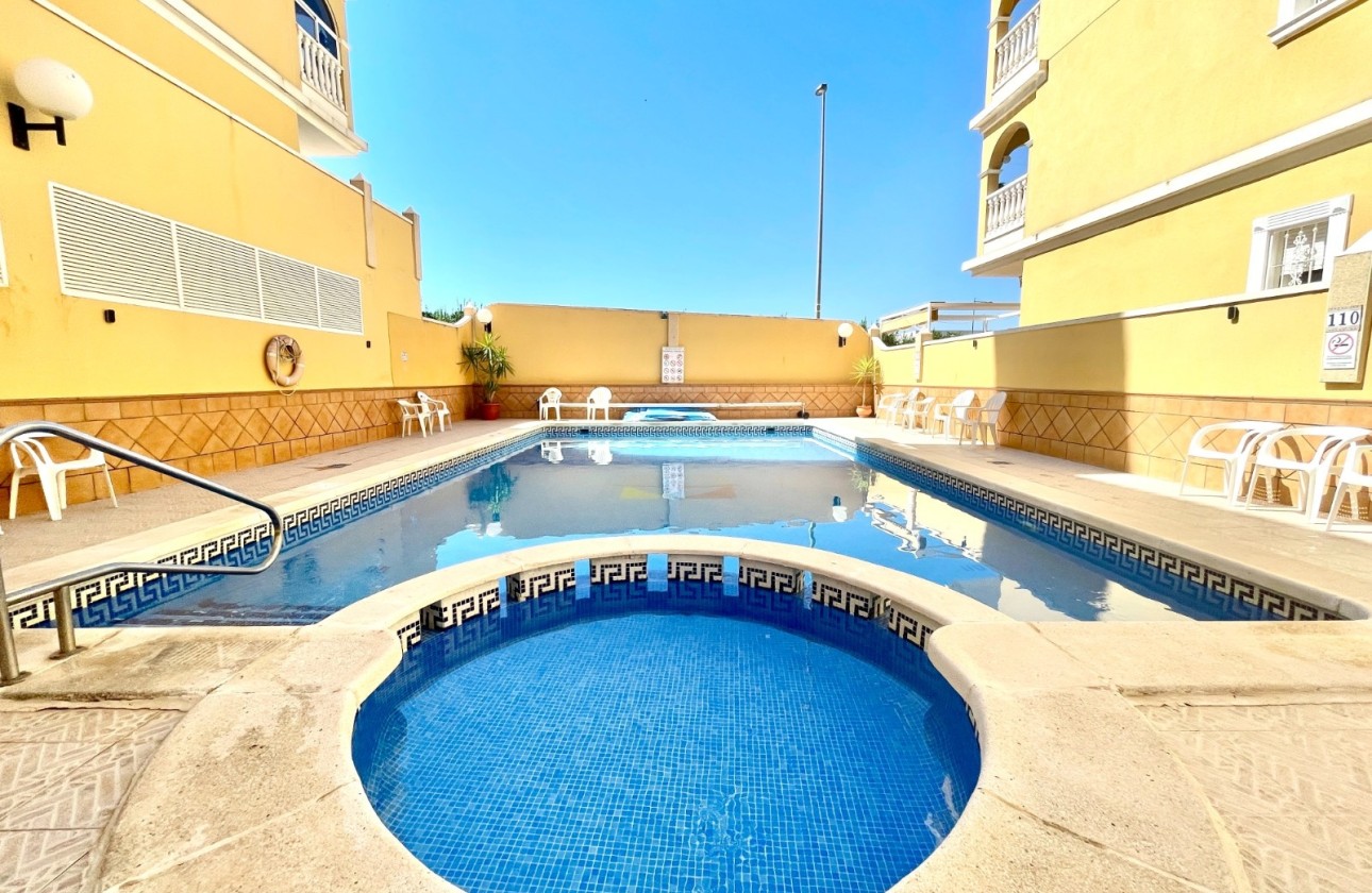 Herverkoop - Appartement / Flat -
Algorfa