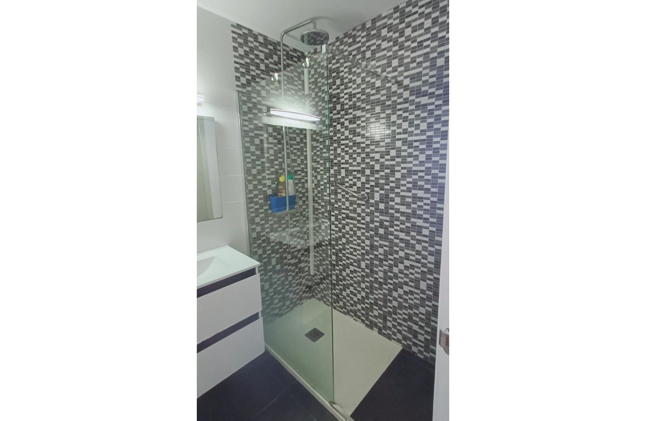 Herverkoop - Appartement / Flat -
Alicante