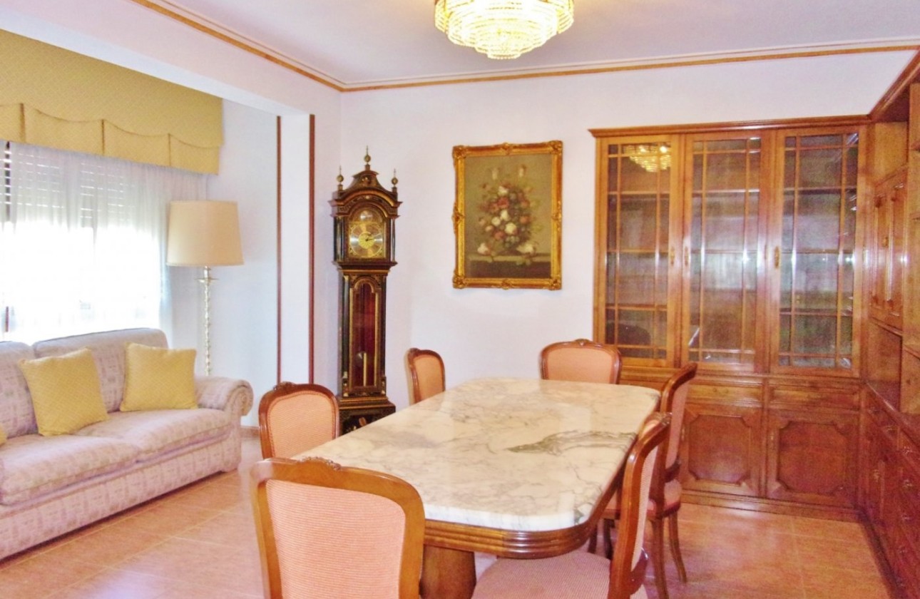 Herverkoop - Appartement / Flat -
Alicante