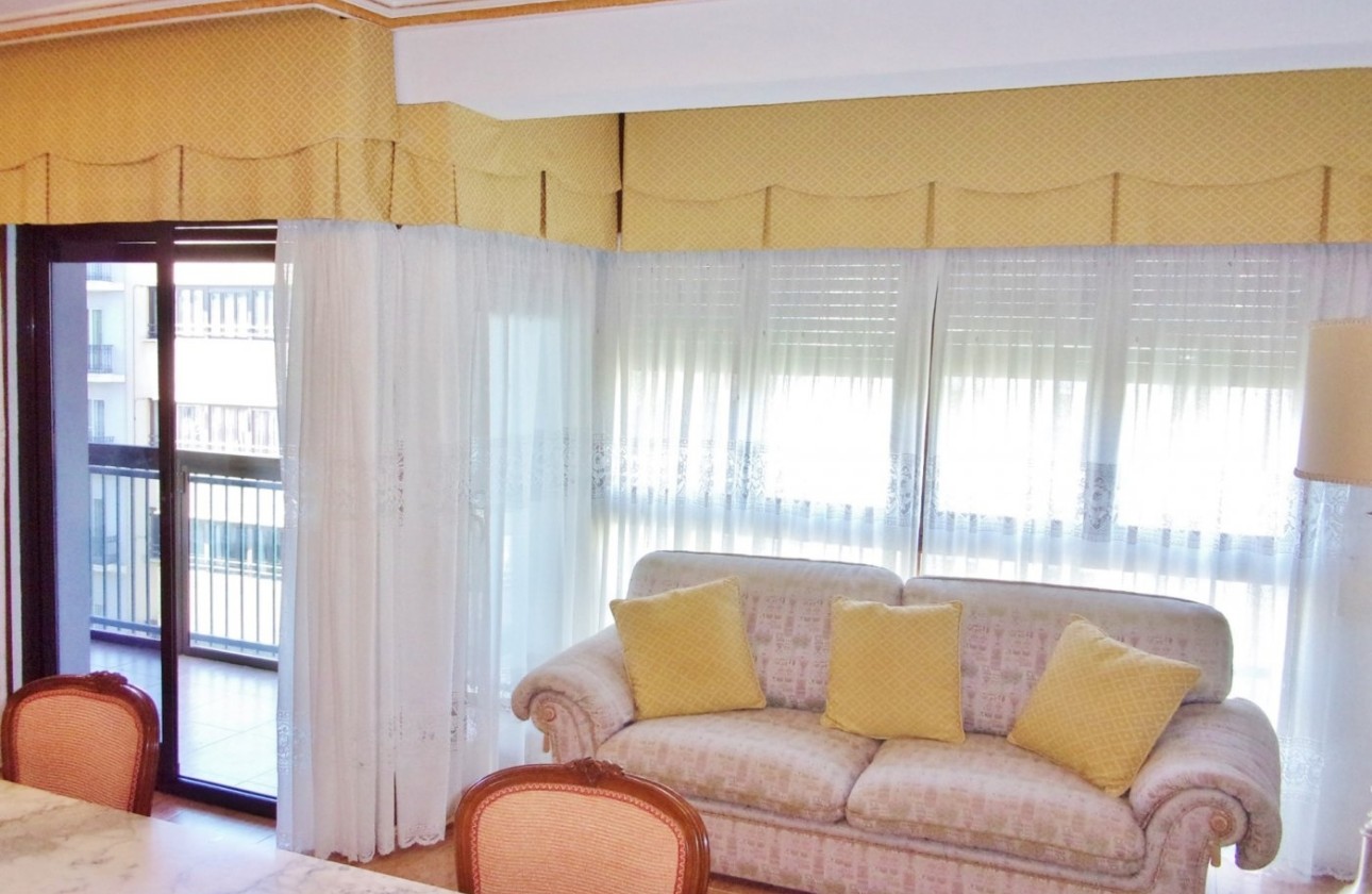 Herverkoop - Appartement / Flat -
Alicante