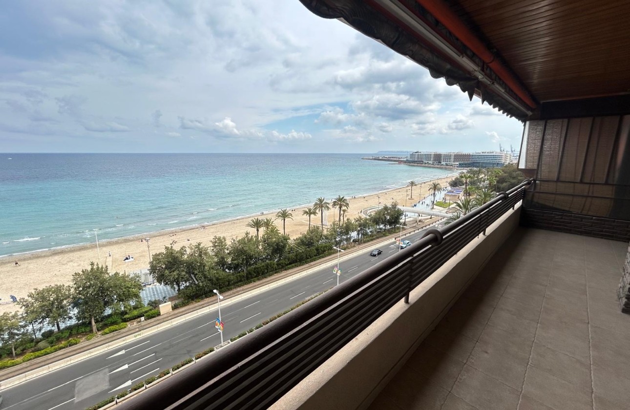 Herverkoop - Appartement / Flat -
Alicante