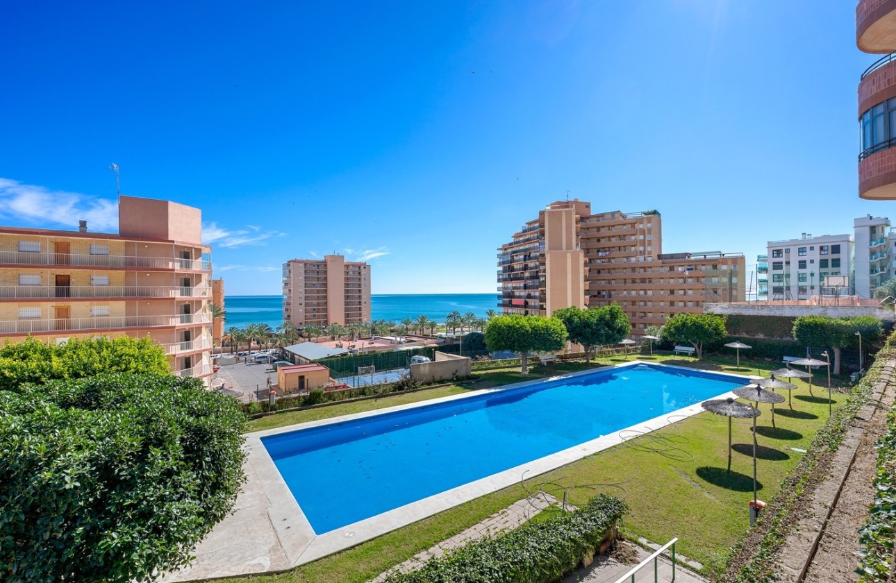 Herverkoop - Appartement / Flat -
Arenales del Sol - Segunda linea playa