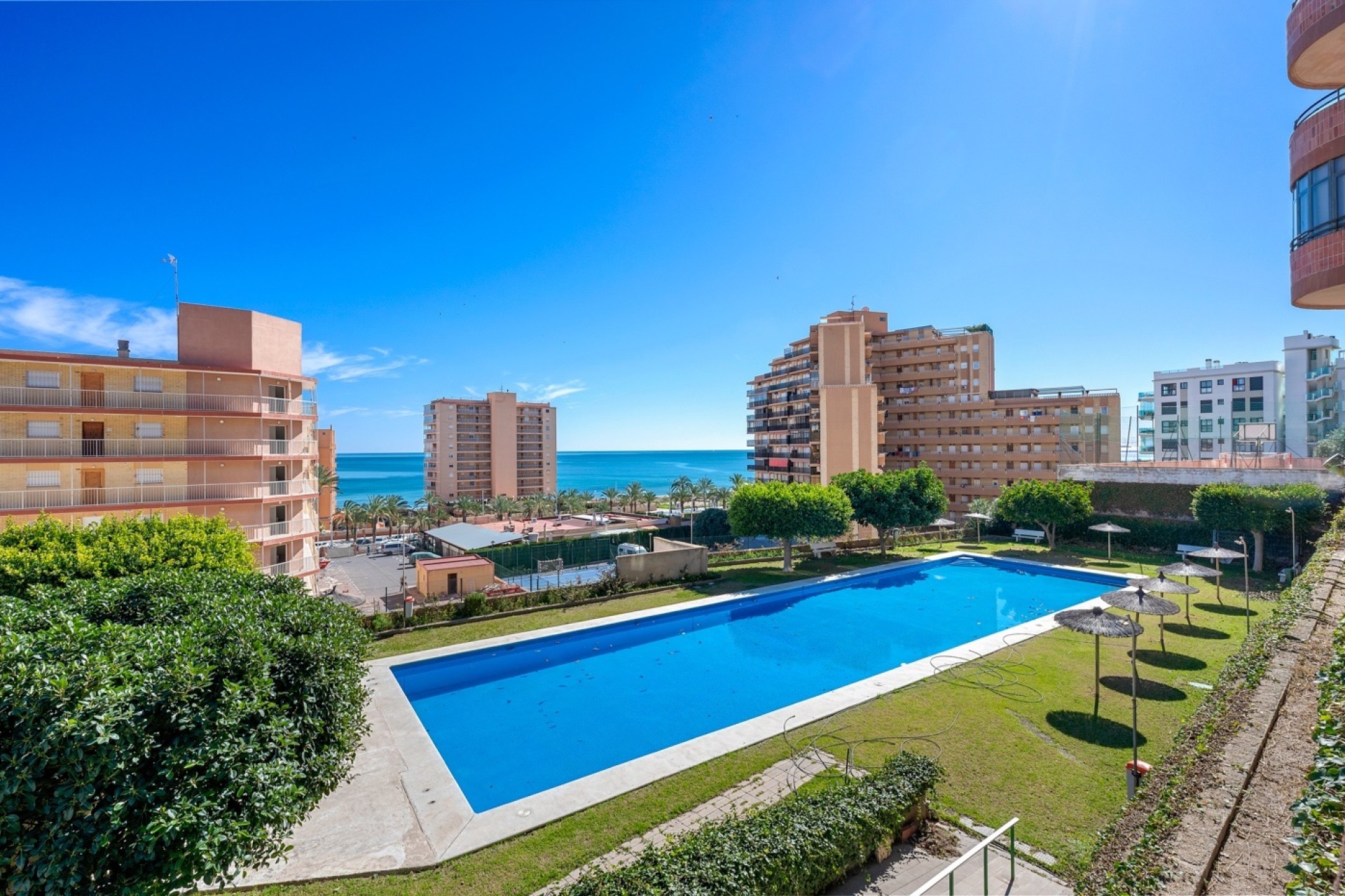 Herverkoop - Appartement / Flat -
Arenales del Sol - Segunda linea playa