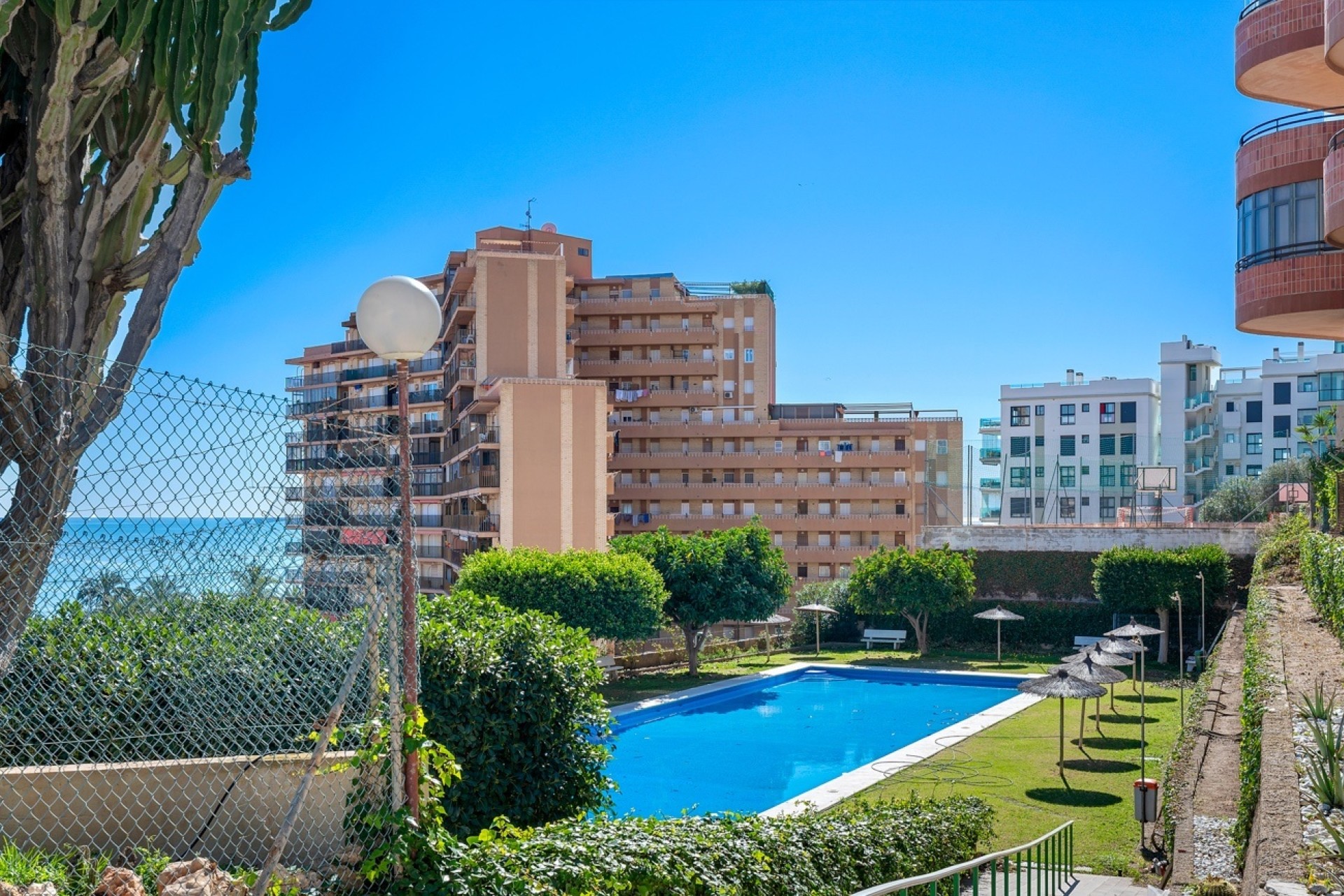 Herverkoop - Appartement / Flat -
Arenales del Sol - Segunda linea playa