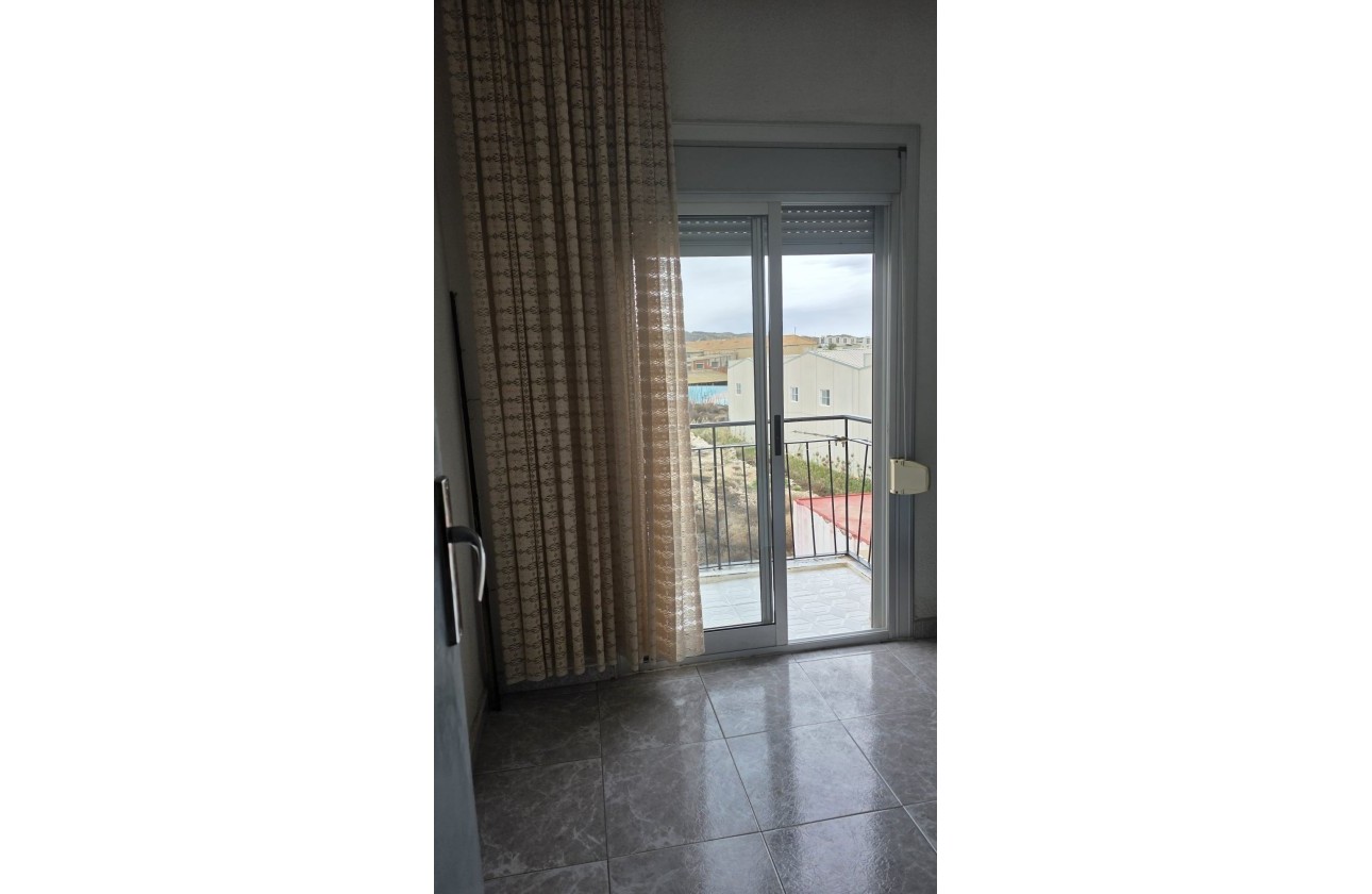 Herverkoop - Appartement / Flat -
Crevillente