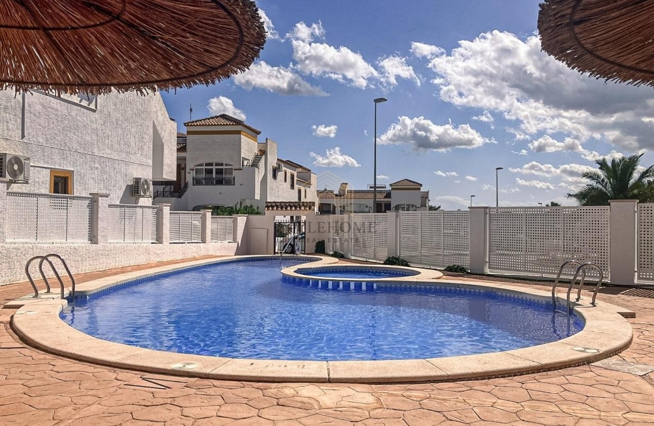 Herverkoop - Appartement / Flat -
Entre Naranjos - Vistabella Golf