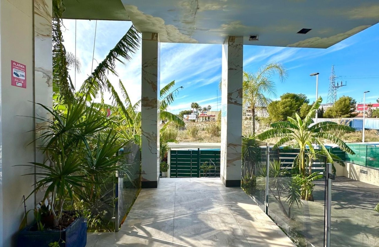 Herverkoop - Appartement / Flat -
Finestrat