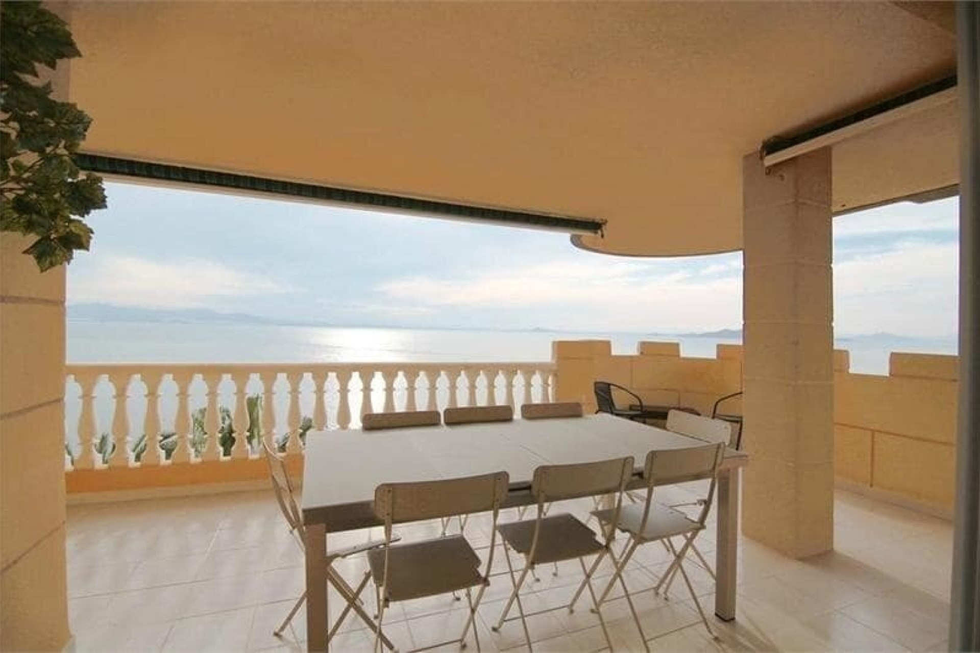 Herverkoop - Appartement / Flat -
La Manga del Mar Menor - La Manga