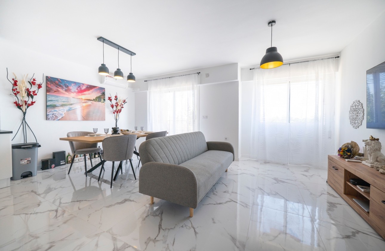 Herverkoop - Appartement / Flat -
Punta Prima