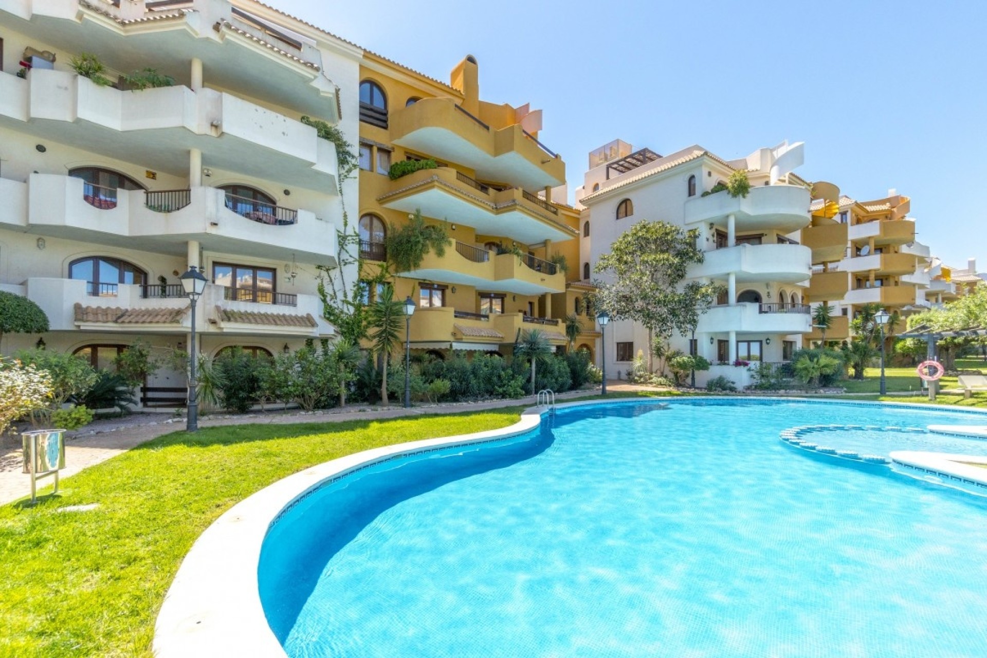 Herverkoop - Appartement / Flat -
Punta Prima