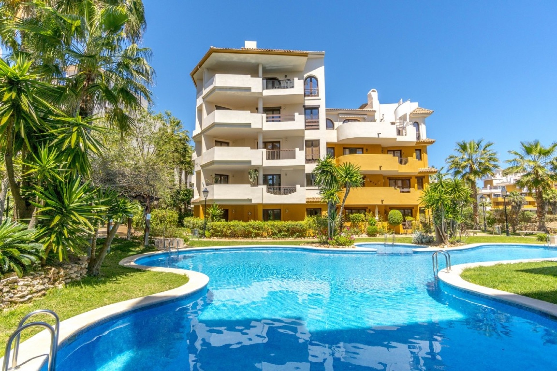 Herverkoop - Appartement / Flat -
Punta Prima