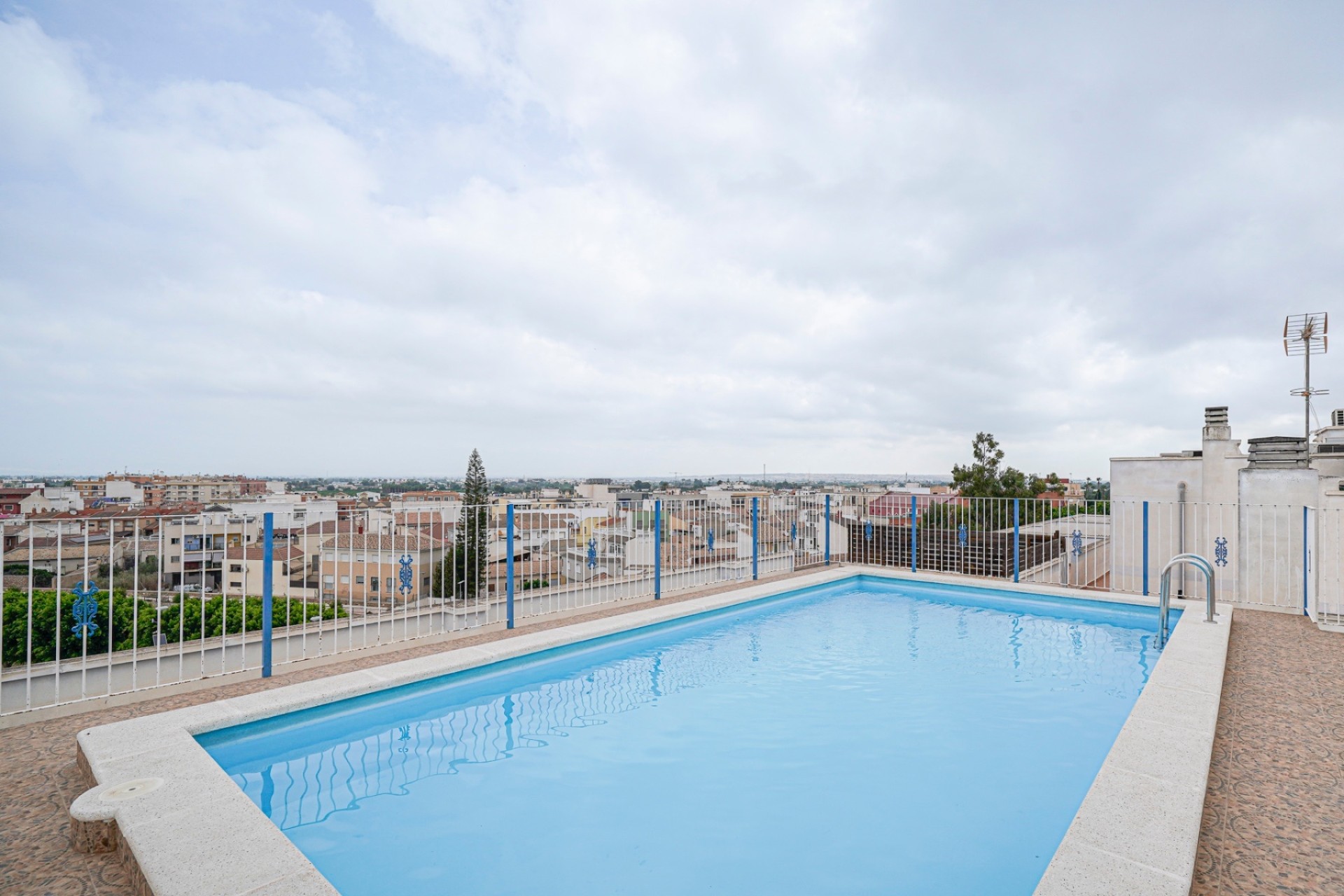 Herverkoop - Appartement / Flat -
Rojales