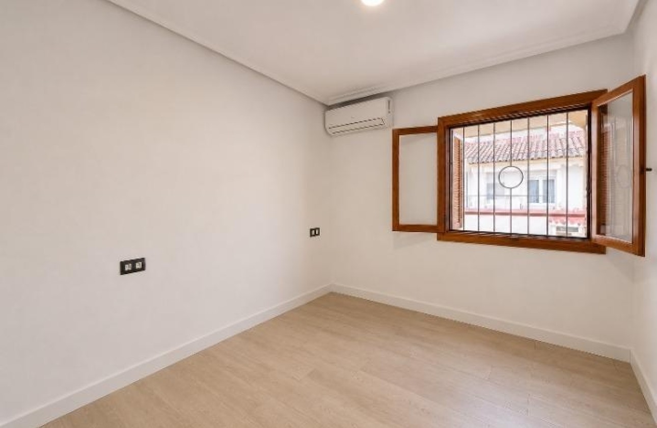 Herverkoop - Appartement / Flat -
Torrevieja - Acequion