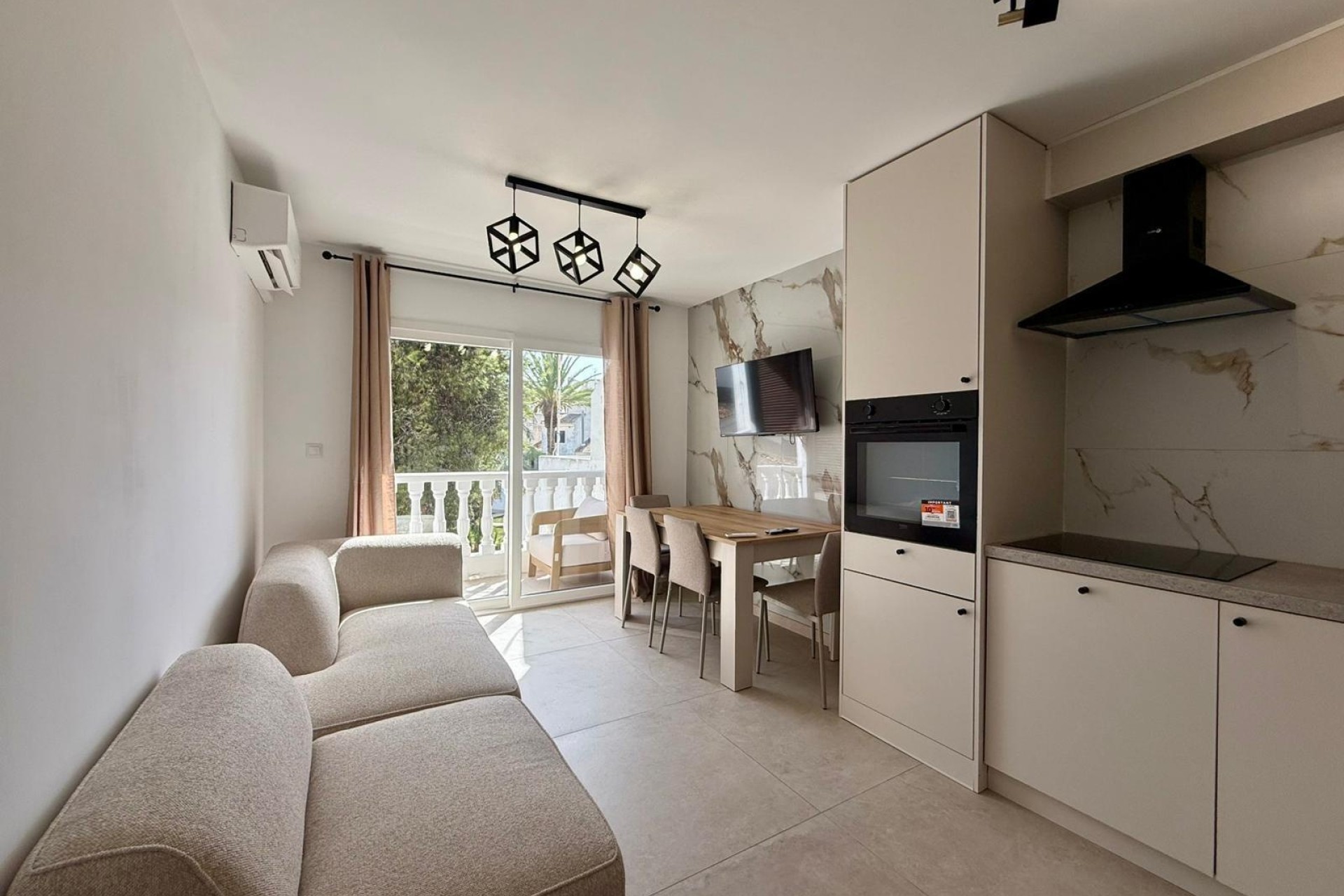 Herverkoop - Appartement / Flat -
Torrevieja - Calas blanca