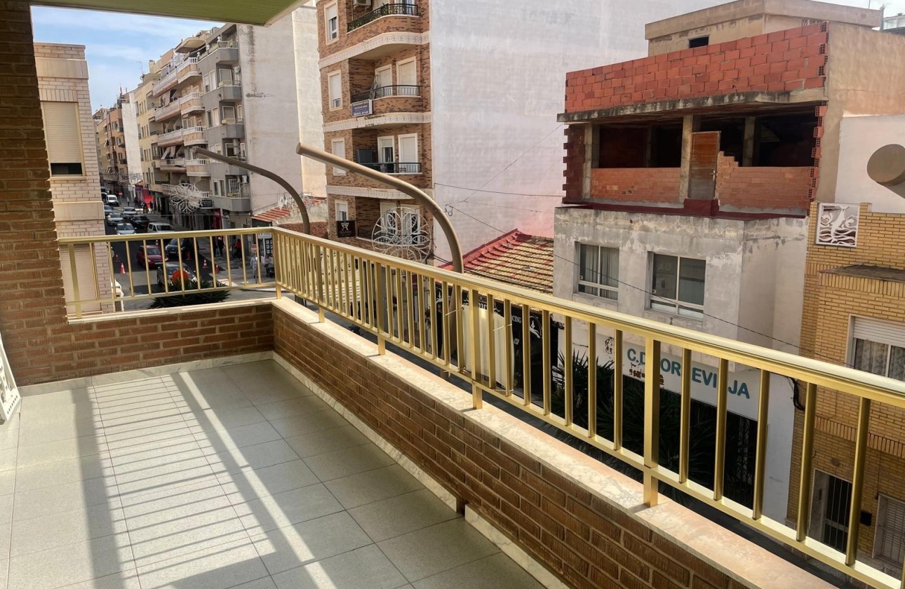 Herverkoop - Appartement / Flat -
Torrevieja - Center