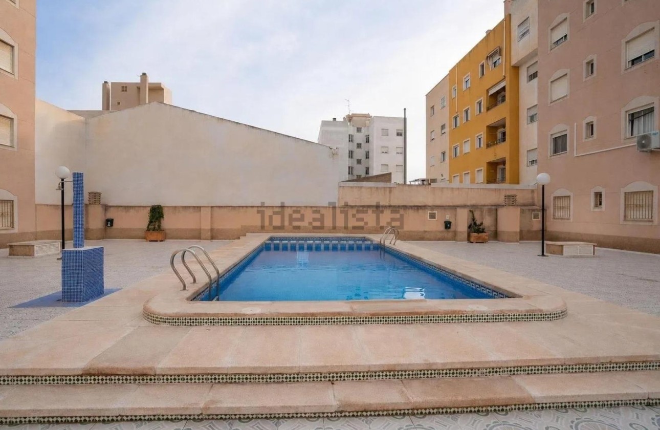Herverkoop - Appartement / Flat -
Torrevieja - El molino