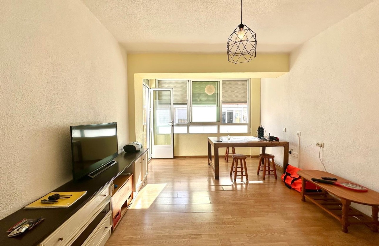 Herverkoop - Appartement / Flat -
Torrevieja - Estacion de autobuses