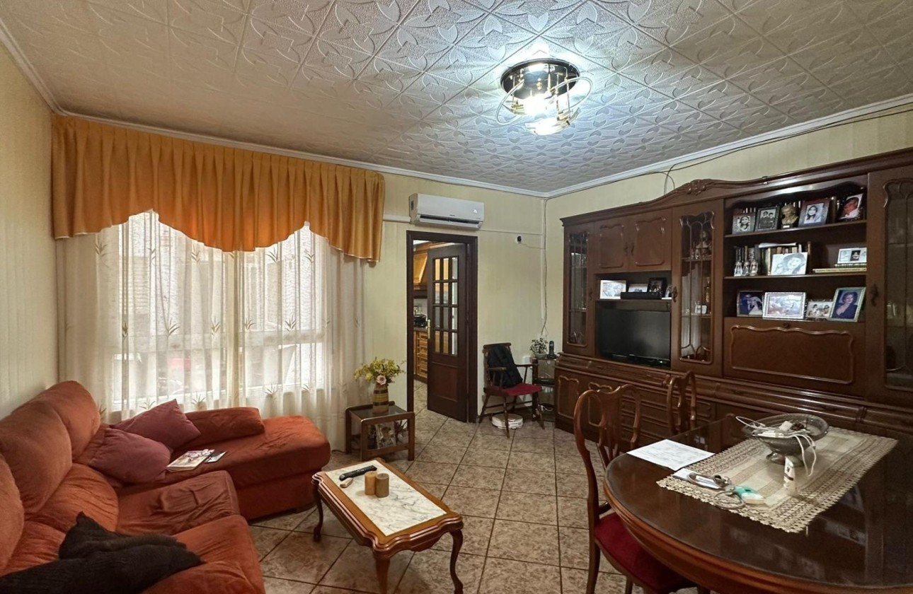 Herverkoop - Appartement / Flat -
Torrevieja - Estacion de autobuses