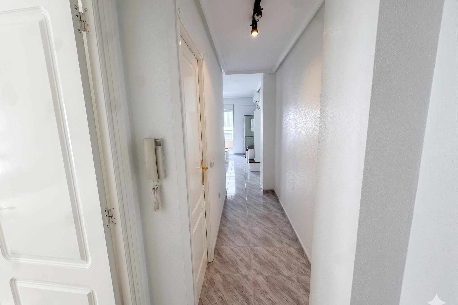 Herverkoop - Appartement / Flat -
Torrevieja - Estacion de autobuses