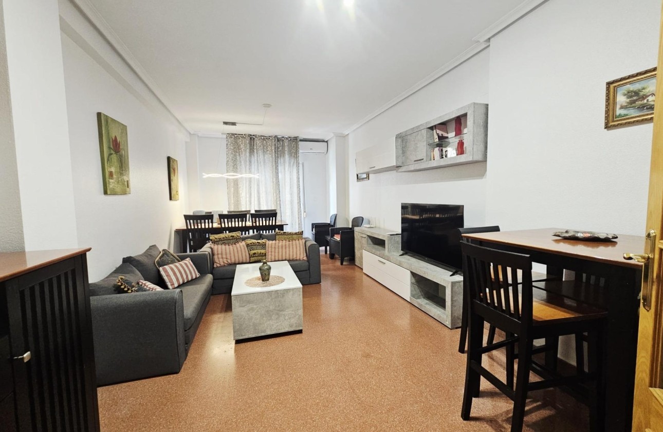 Herverkoop - Appartement / Flat -
Torrevieja - Estacion de autobuses