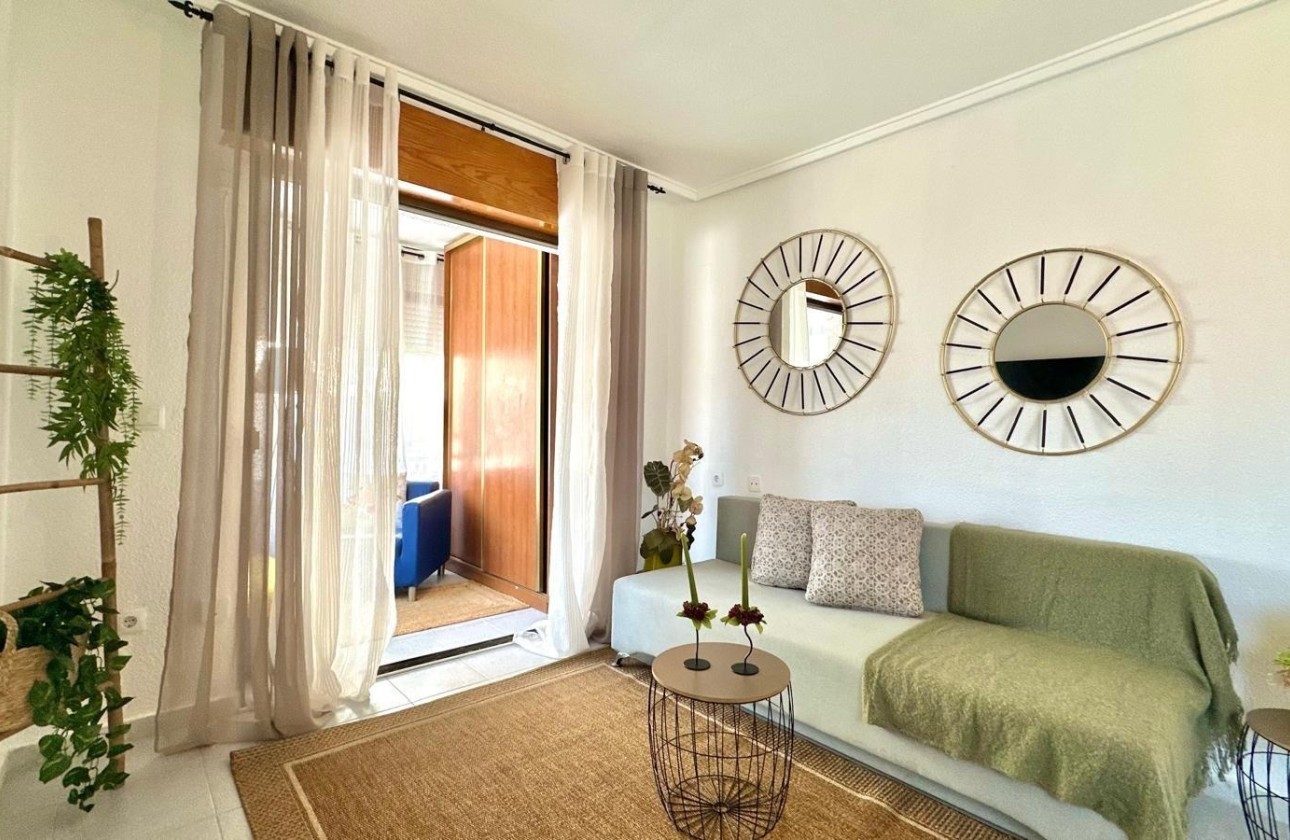 Herverkoop - Appartement / Flat -
Torrevieja - La Siesta - El Salado - Torreta