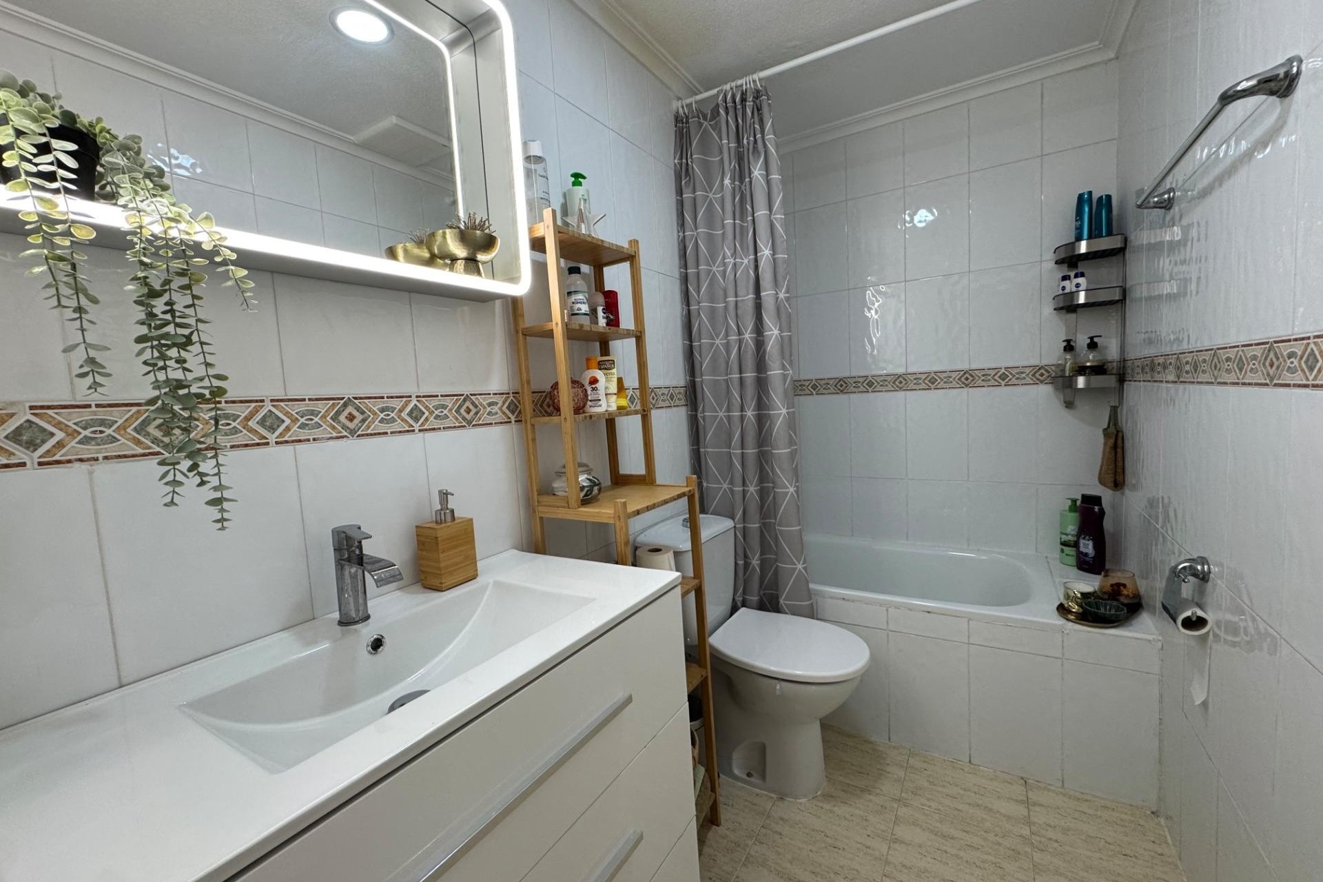 Herverkoop - Appartement / Flat -
Torrevieja - La Siesta - El Salado - Torreta