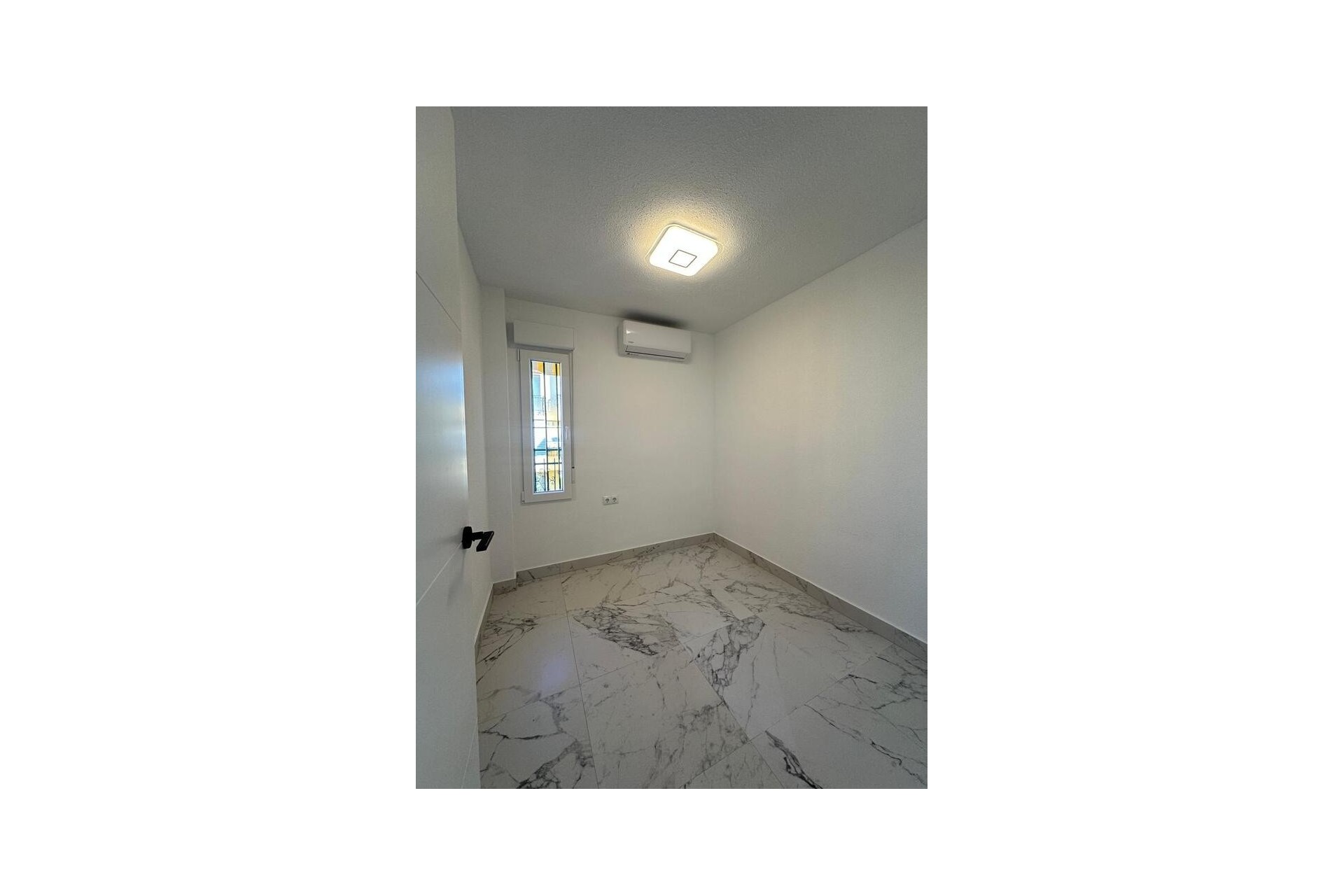 Herverkoop - Appartement / Flat -
Torrevieja - La veleta