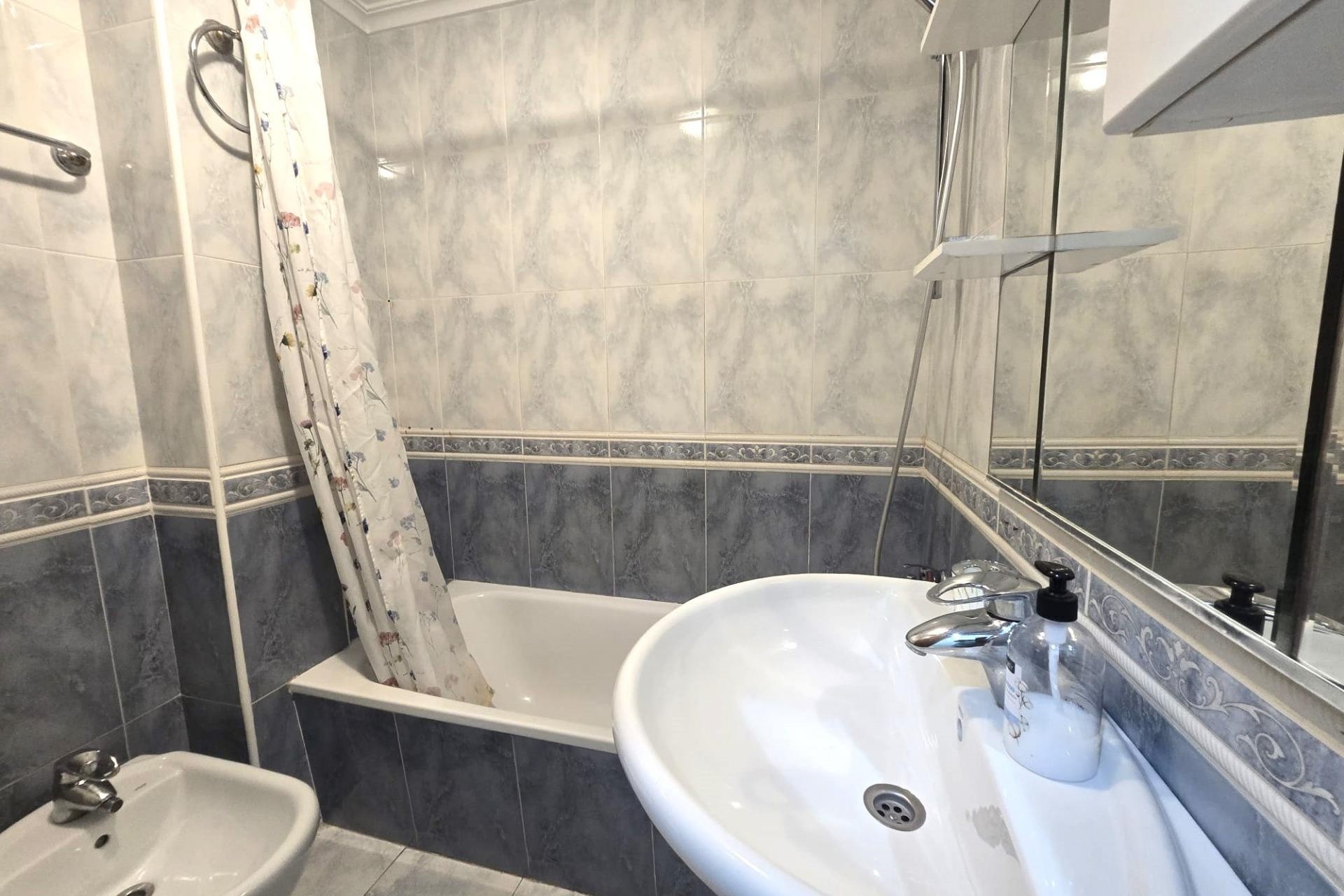 Herverkoop - Appartement / Flat -
Torrevieja - Las Piscinas Naturales