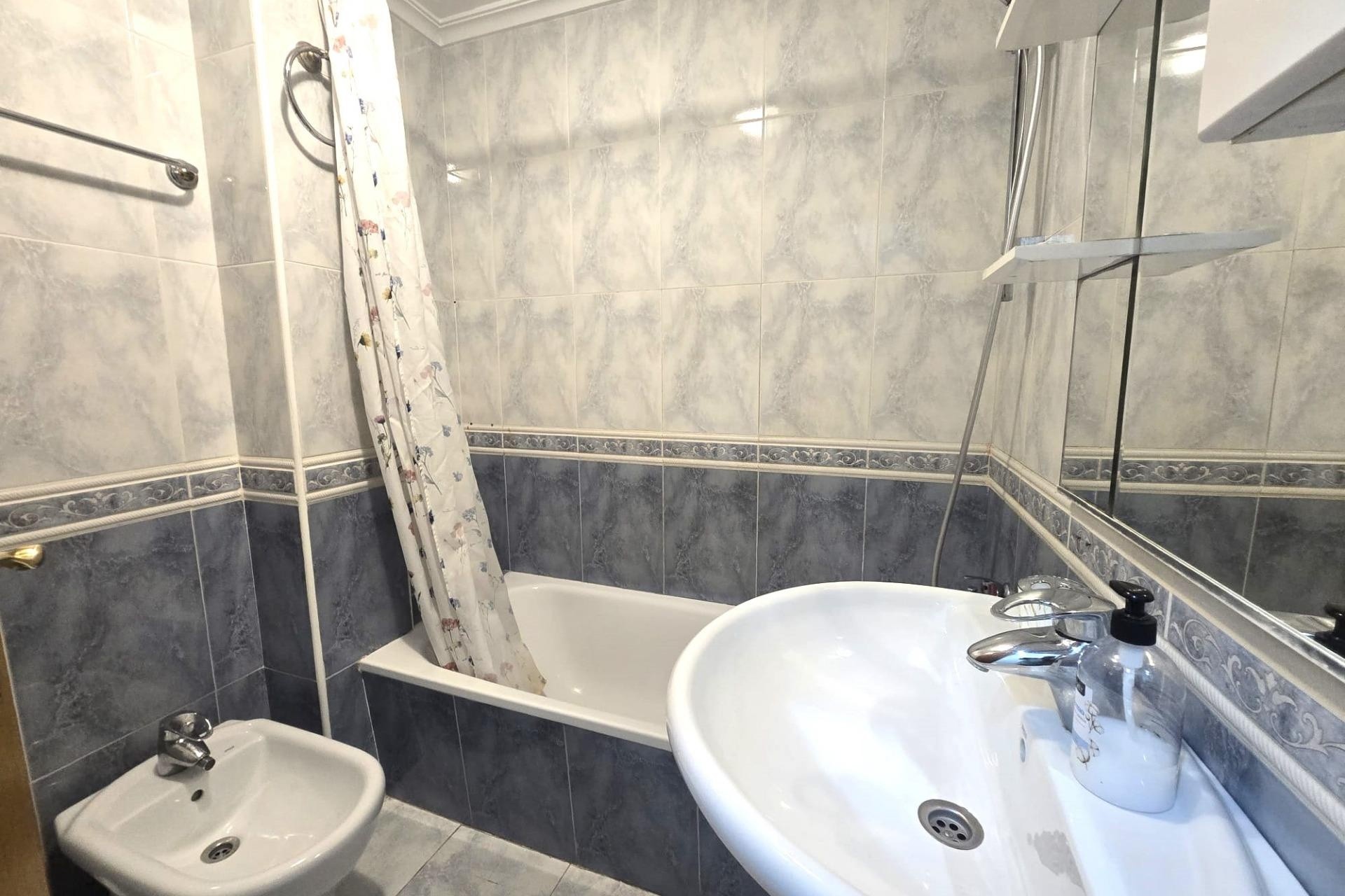 Herverkoop - Appartement / Flat -
Torrevieja - Las Piscinas Naturales