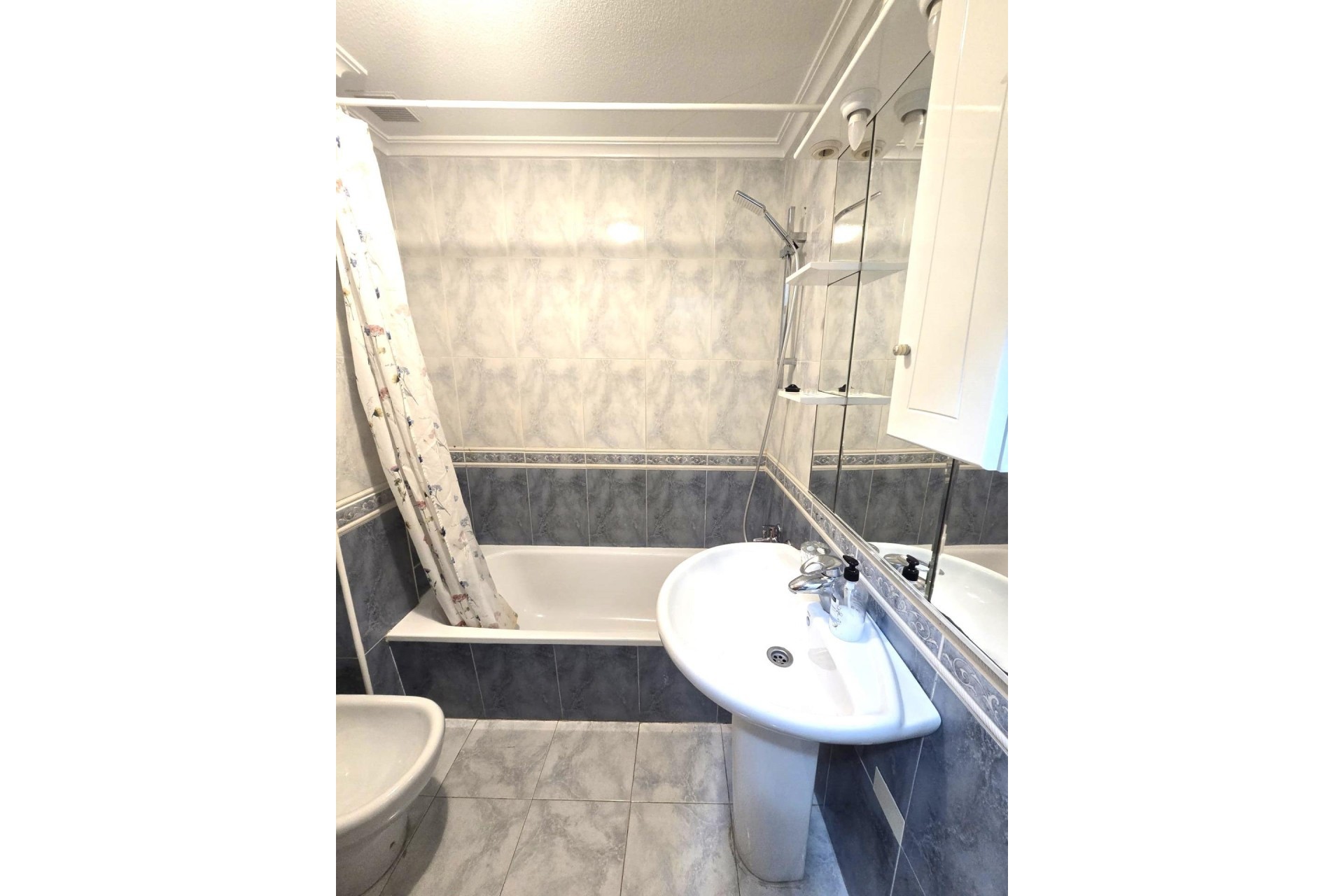 Herverkoop - Appartement / Flat -
Torrevieja - Las Piscinas Naturales
