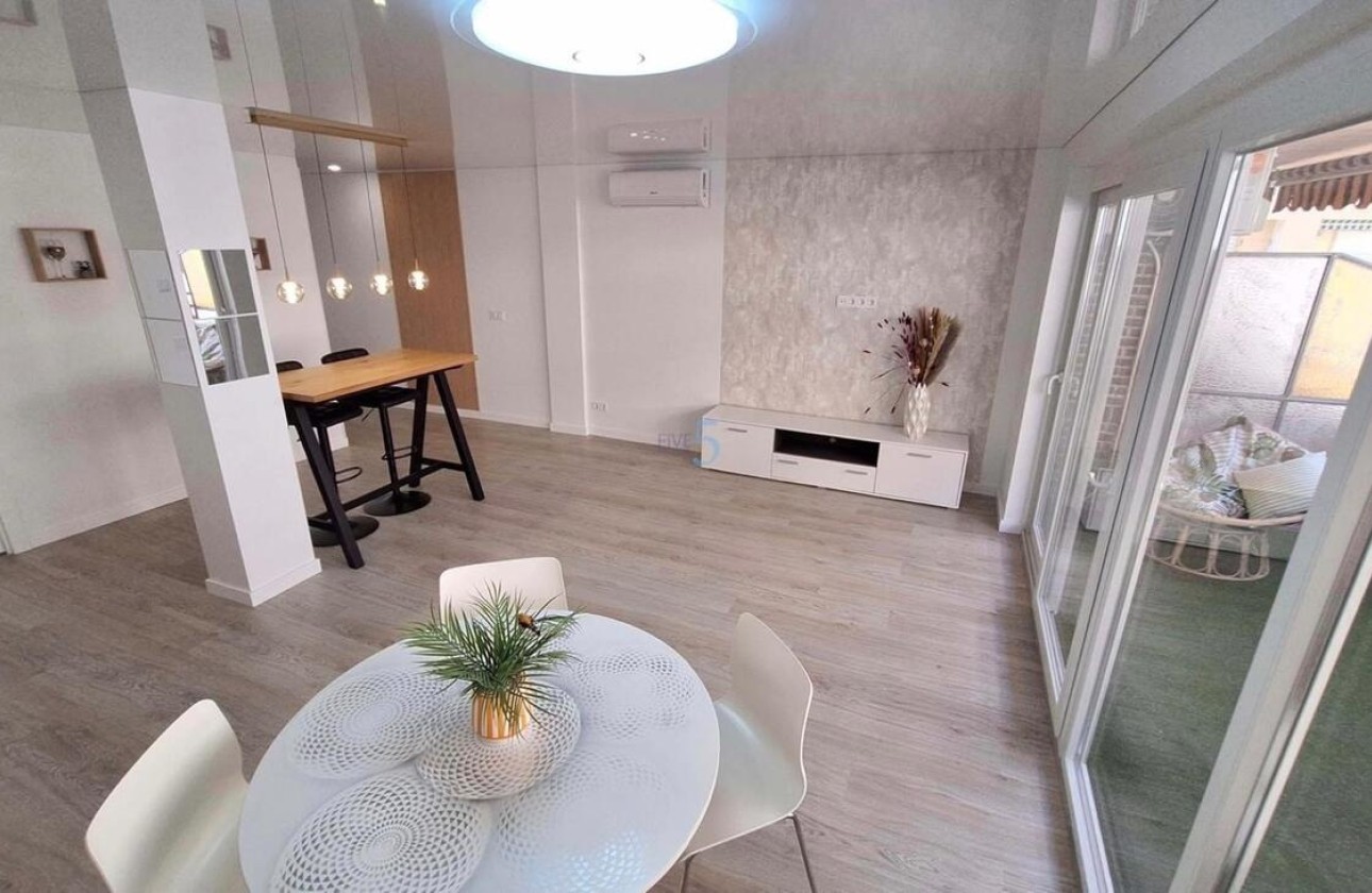 Herverkoop - Appartement / Flat -
Torrevieja - Playa Acecion