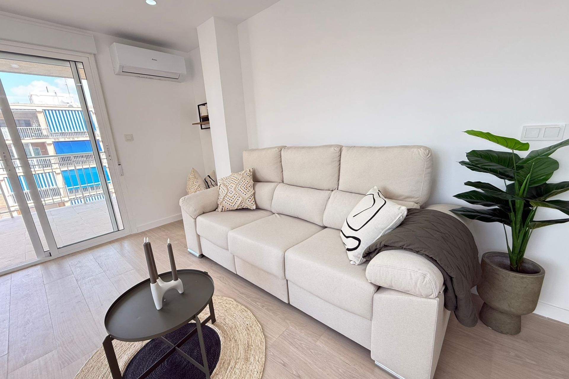 Herverkoop - Appartement / Flat -
Torrevieja - Playa de los Naufragos