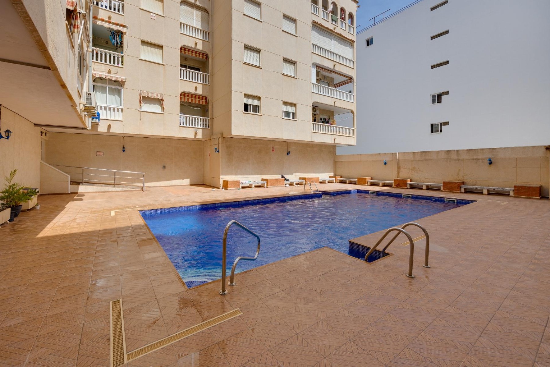 Herverkoop - Appartement / Flat -
Torrevieja - Playa del Acequión