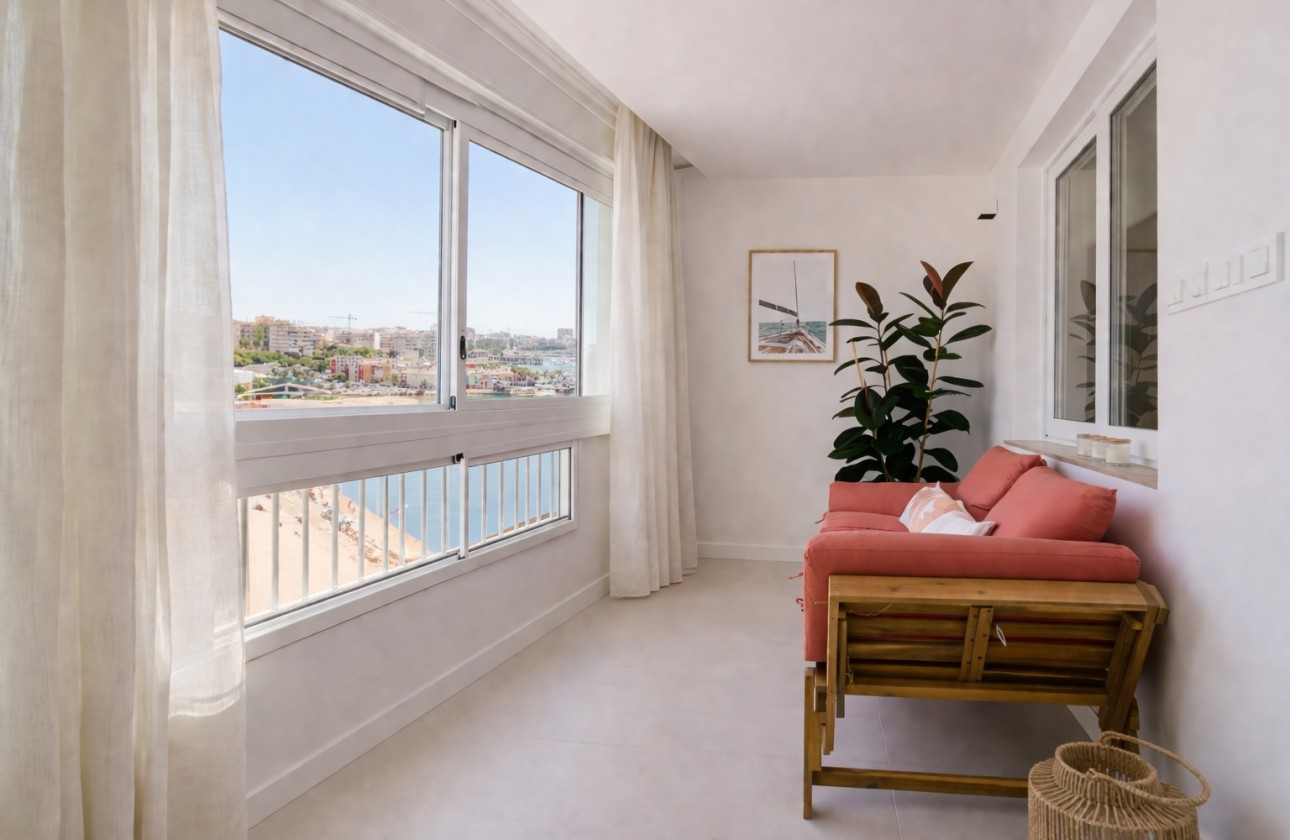 Herverkoop - Appartement / Flat -
Torrevieja - Playa del Acequión