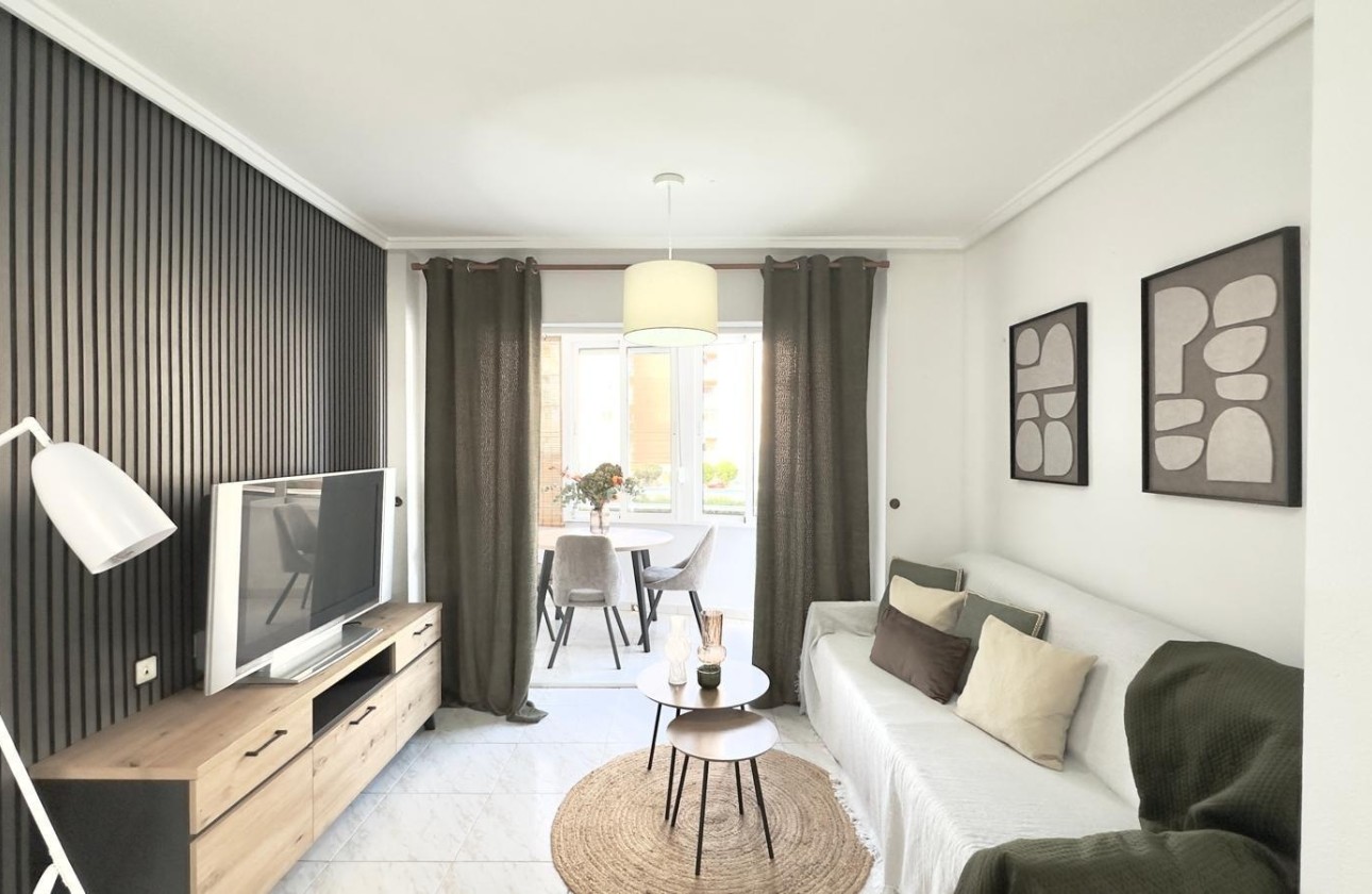 Herverkoop - Appartement / Flat -
Torrevieja - Playa del Cura