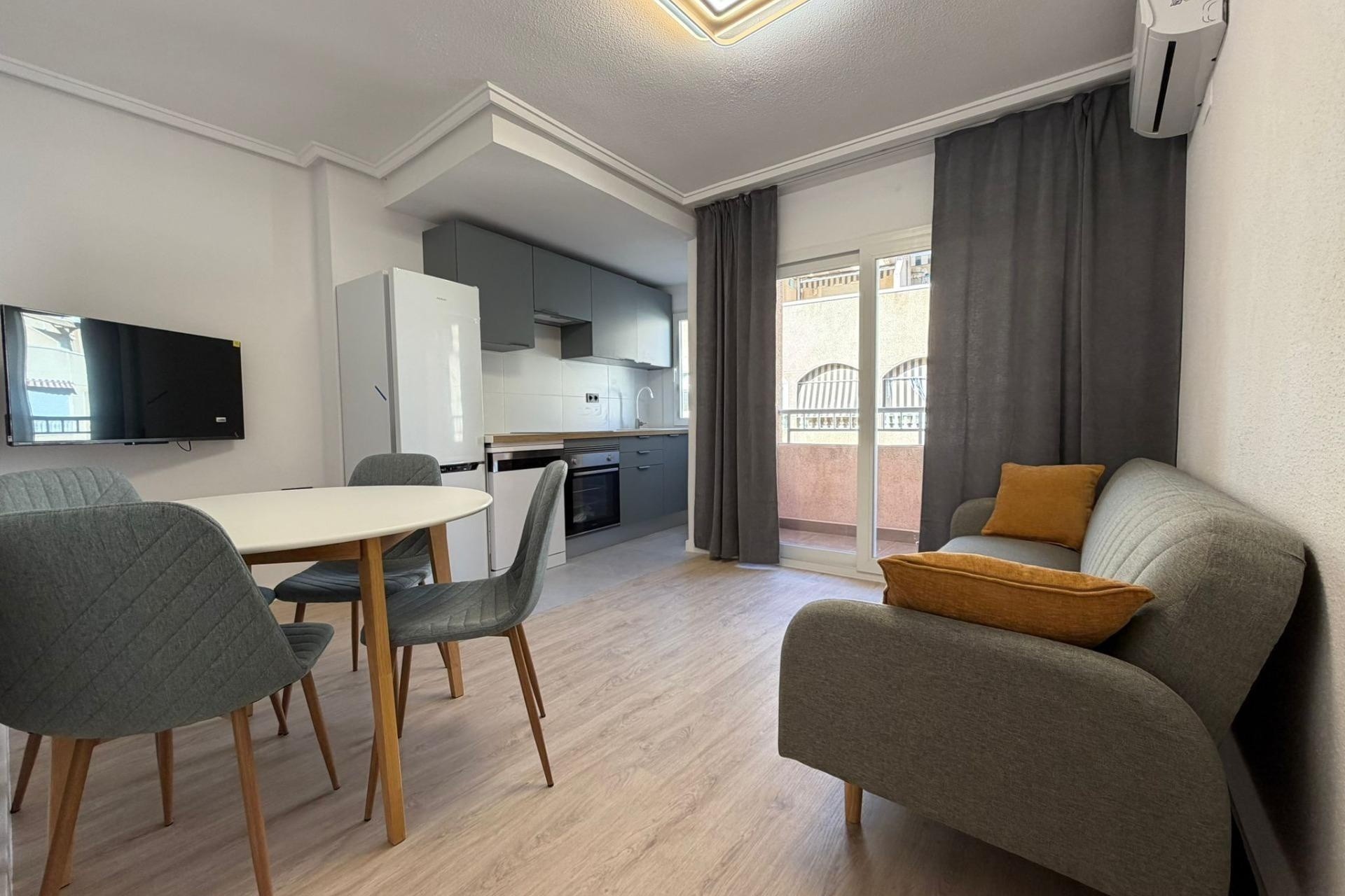 Herverkoop - Appartement / Flat -
Torrevieja - Playa del Cura