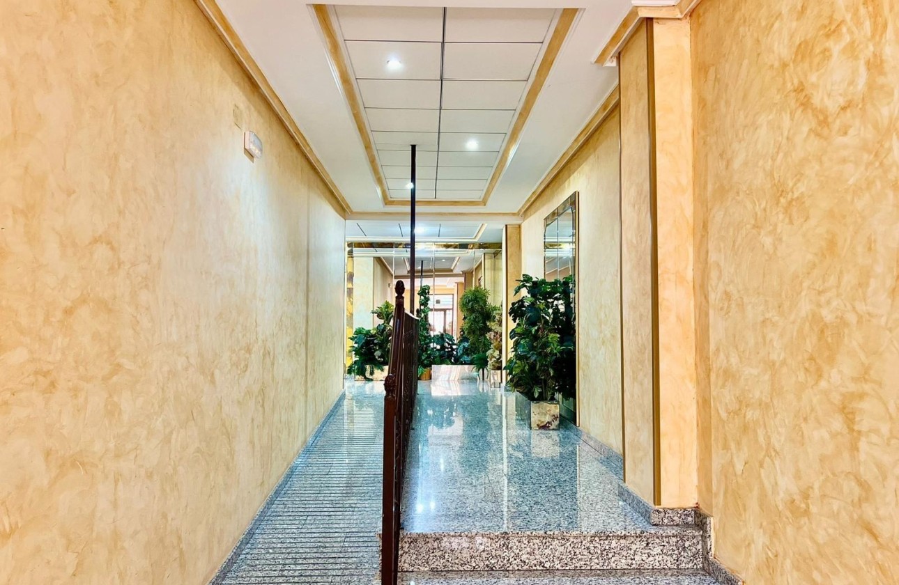 Herverkoop - Appartement / Flat -
Torrevieja - Playa del Cura
