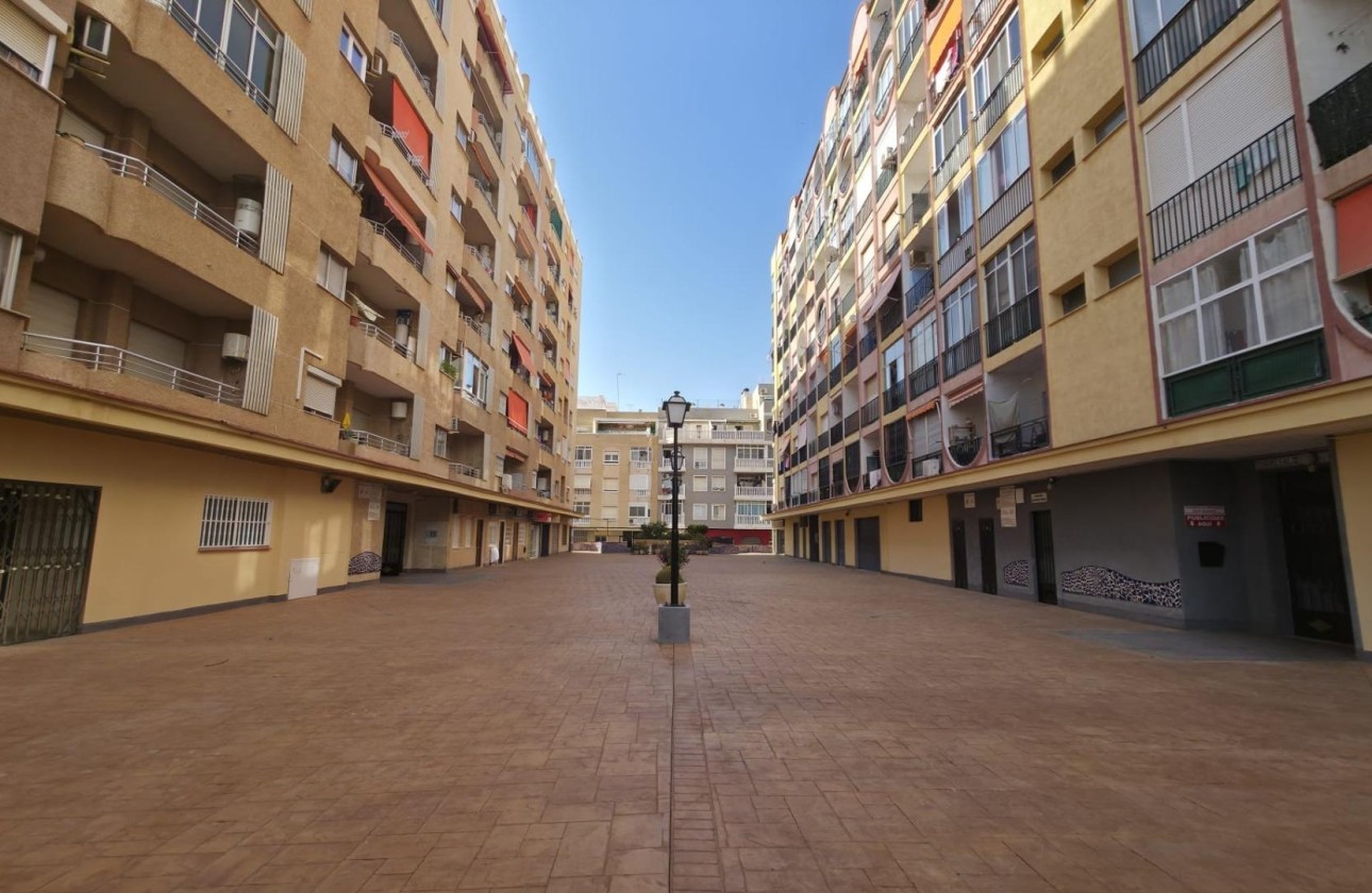 Herverkoop - Appartement / Flat -
Torrevieja - Playa del Cura