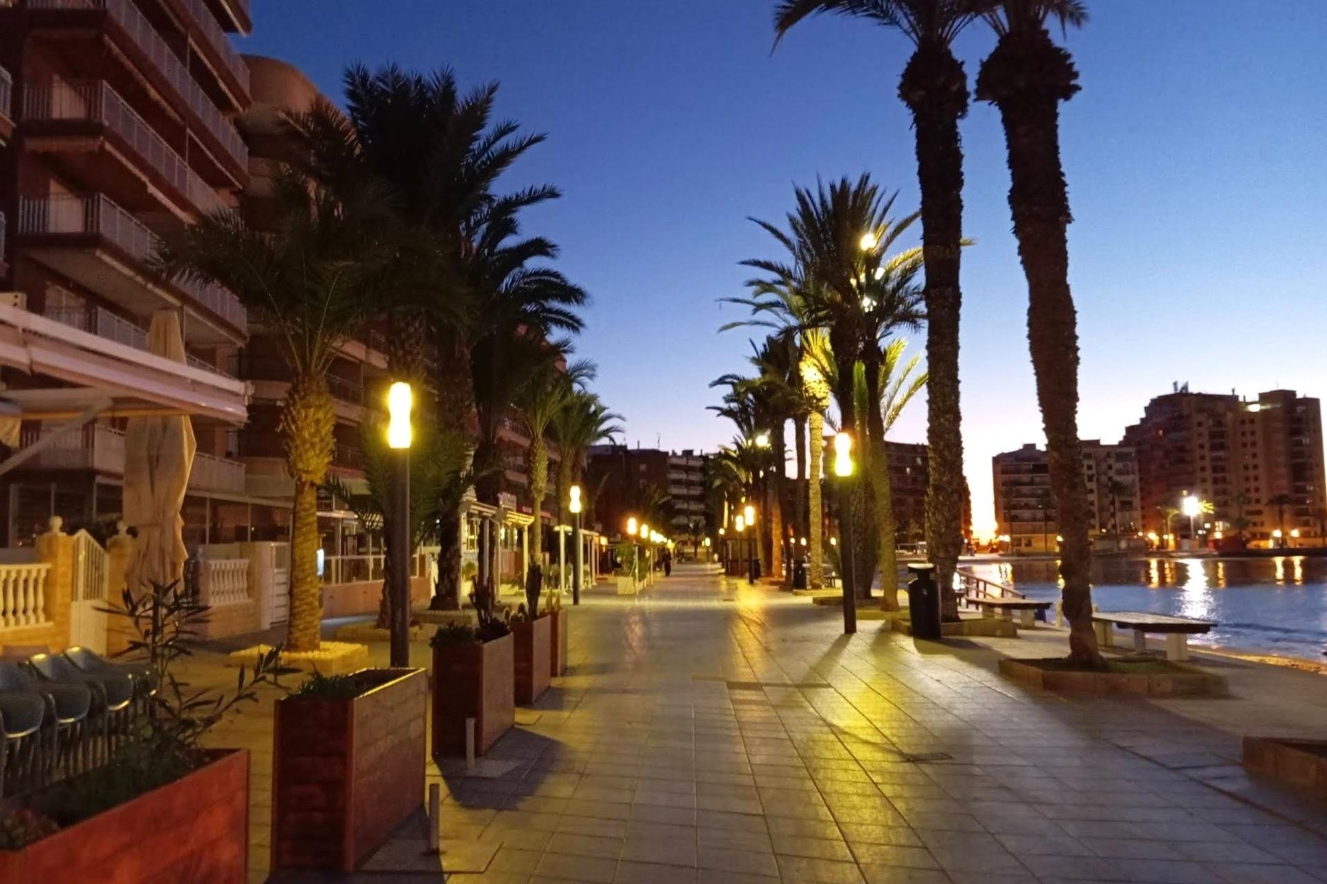 Herverkoop - Appartement / Flat -
Torrevieja - Playa del Cura