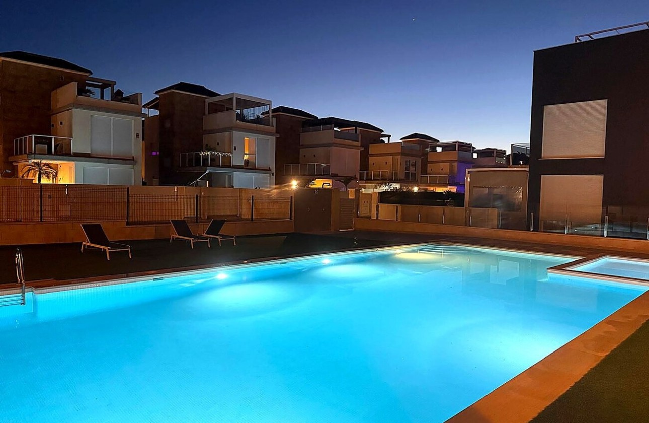 Herverkoop - Appartement / Flat -
Torrevieja - Torreta florida