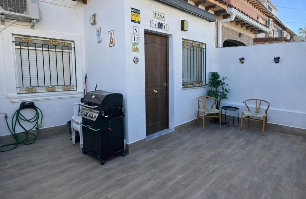 Herverkoop - Appartement / Flat -
Torrevieja - Torretas