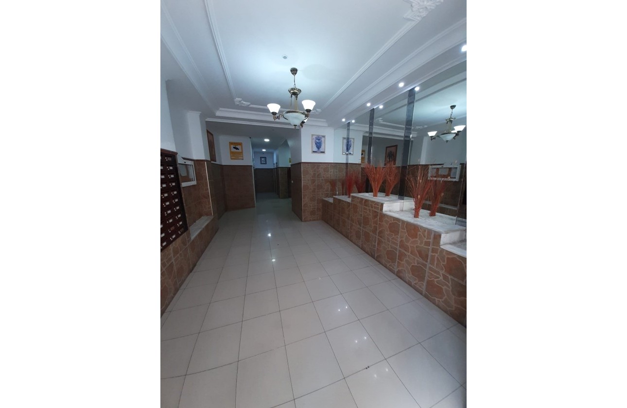 Herverkoop - Appartement / Flat -
Torrevieja