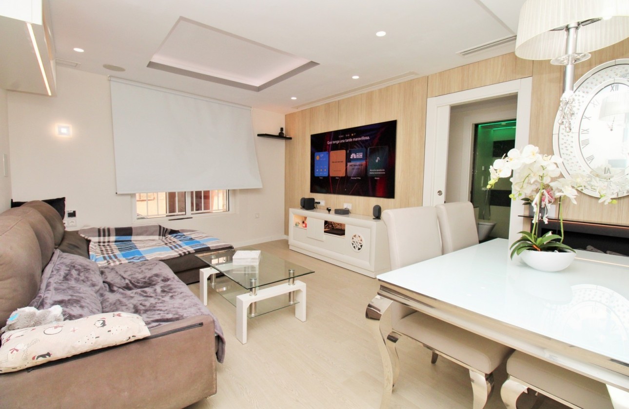 Herverkoop - Appartement / Flat -
Torrevieja