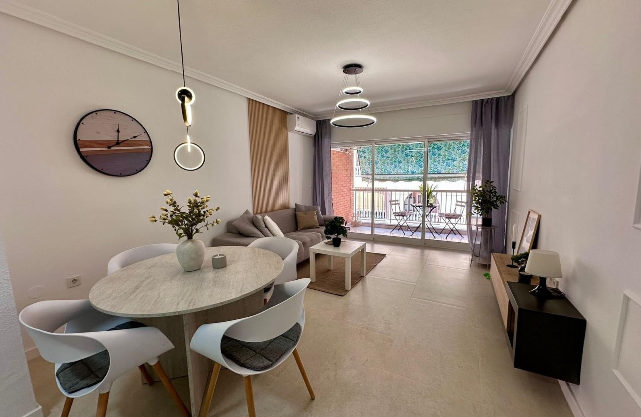 Herverkoop - Appartement / Flat -
Torrevieja