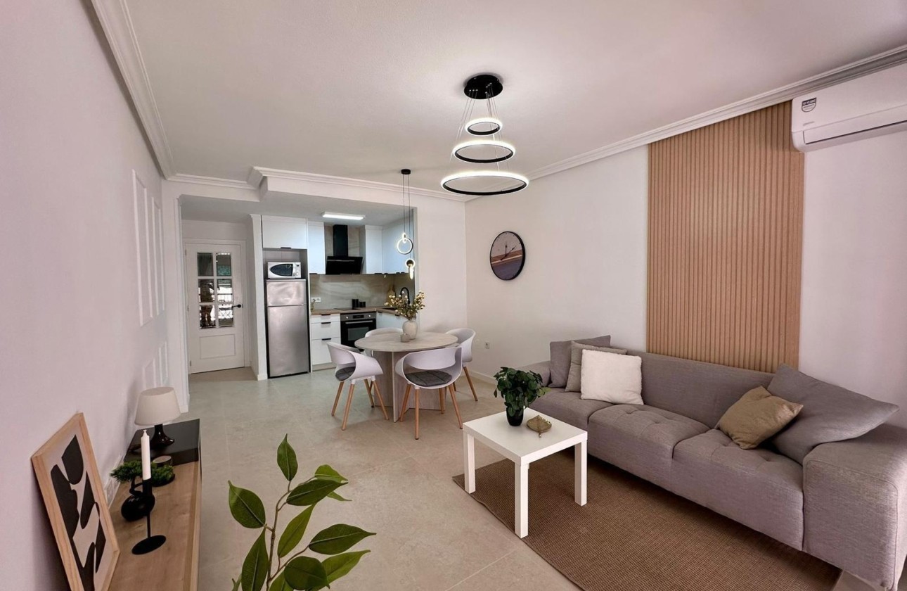 Herverkoop - Appartement / Flat -
Torrevieja
