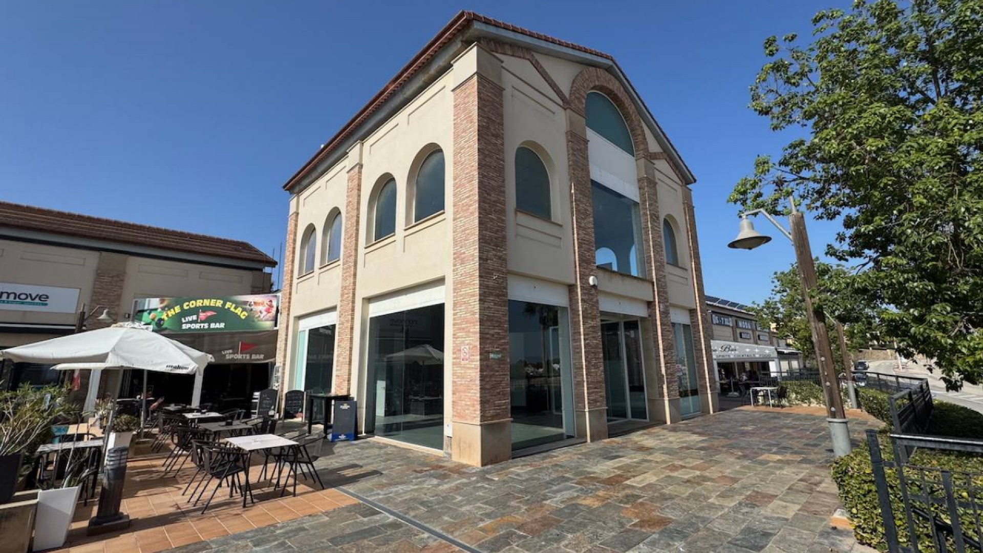 Herverkoop - Commercieel -
Algorfa - La Finca Golf Resort