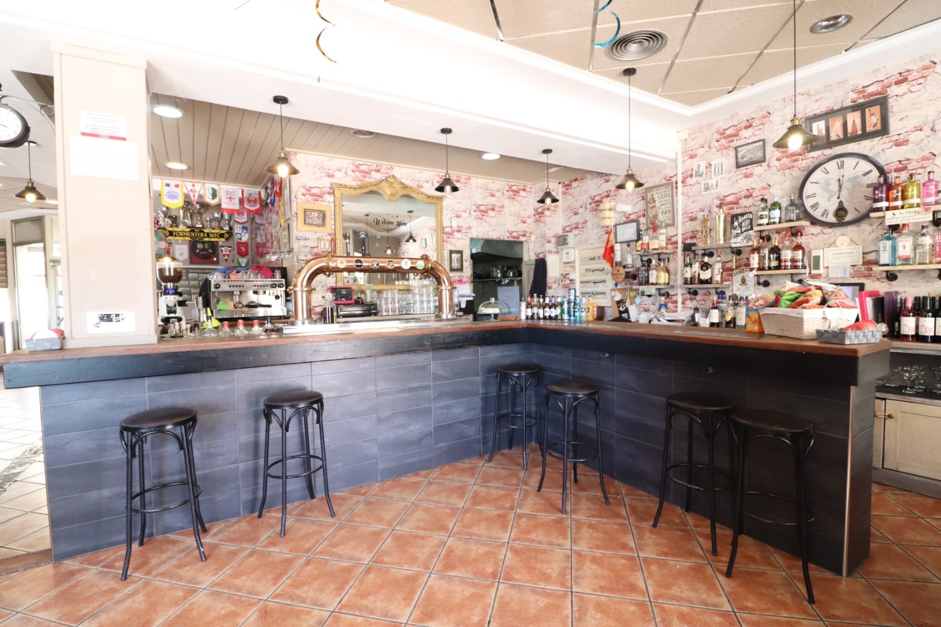 Herverkoop - Commercieel -
Formentera del Segura - Formentera - Village