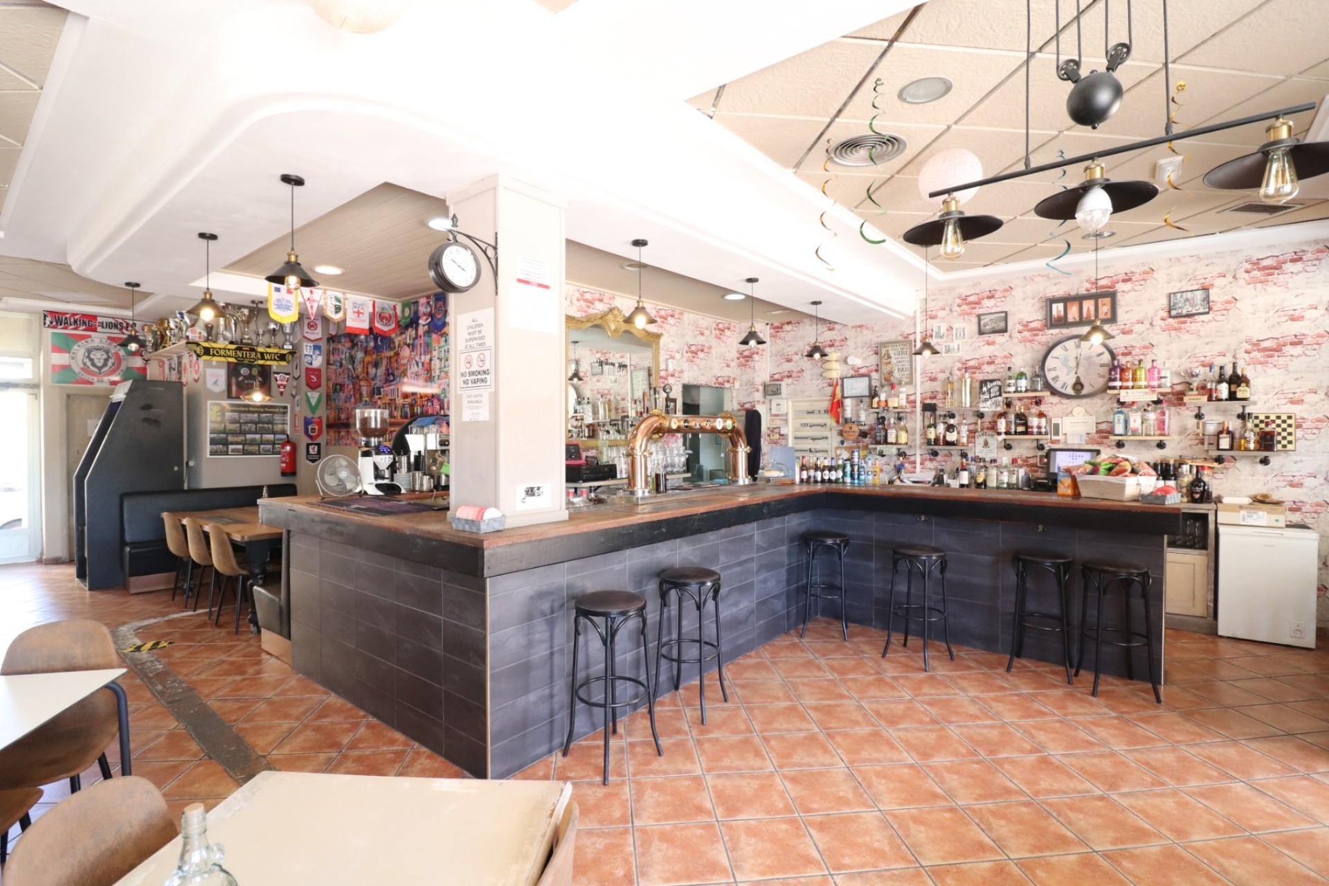 Herverkoop - Commercieel -
Formentera del Segura - Formentera - Village