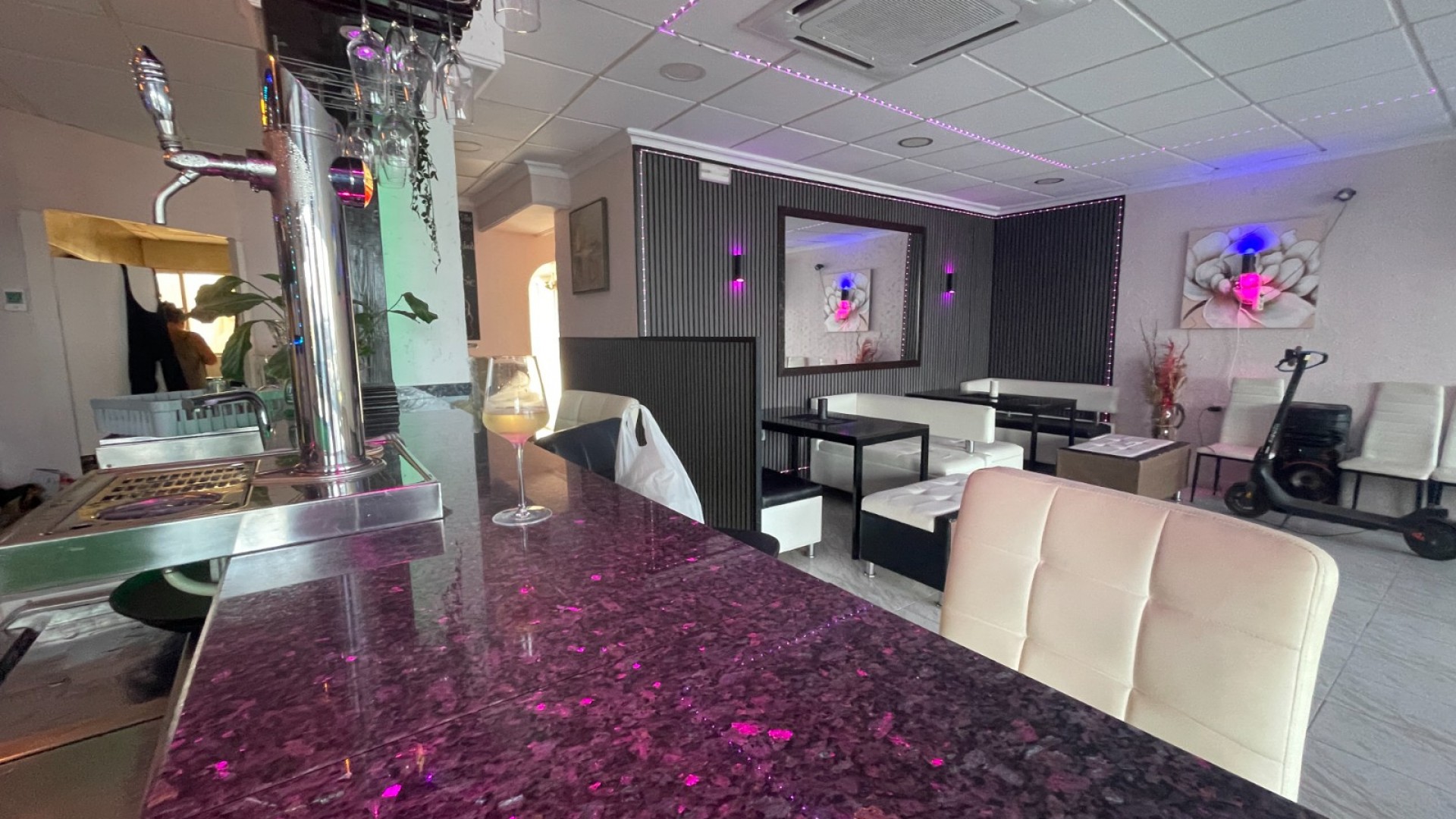 Herverkoop - Commercieel -
Torrevieia - Comunidad Valenciana