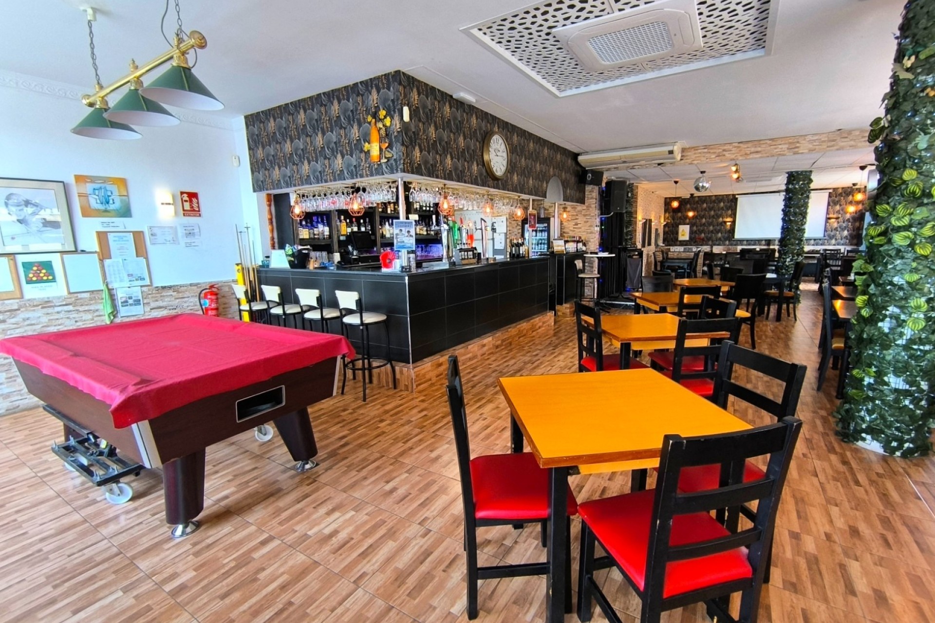 Herverkoop - Commercieel -
Villamartín